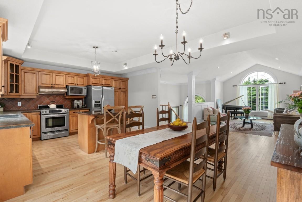 $769,900.00: 28 Glenmont Avenue, Bedford