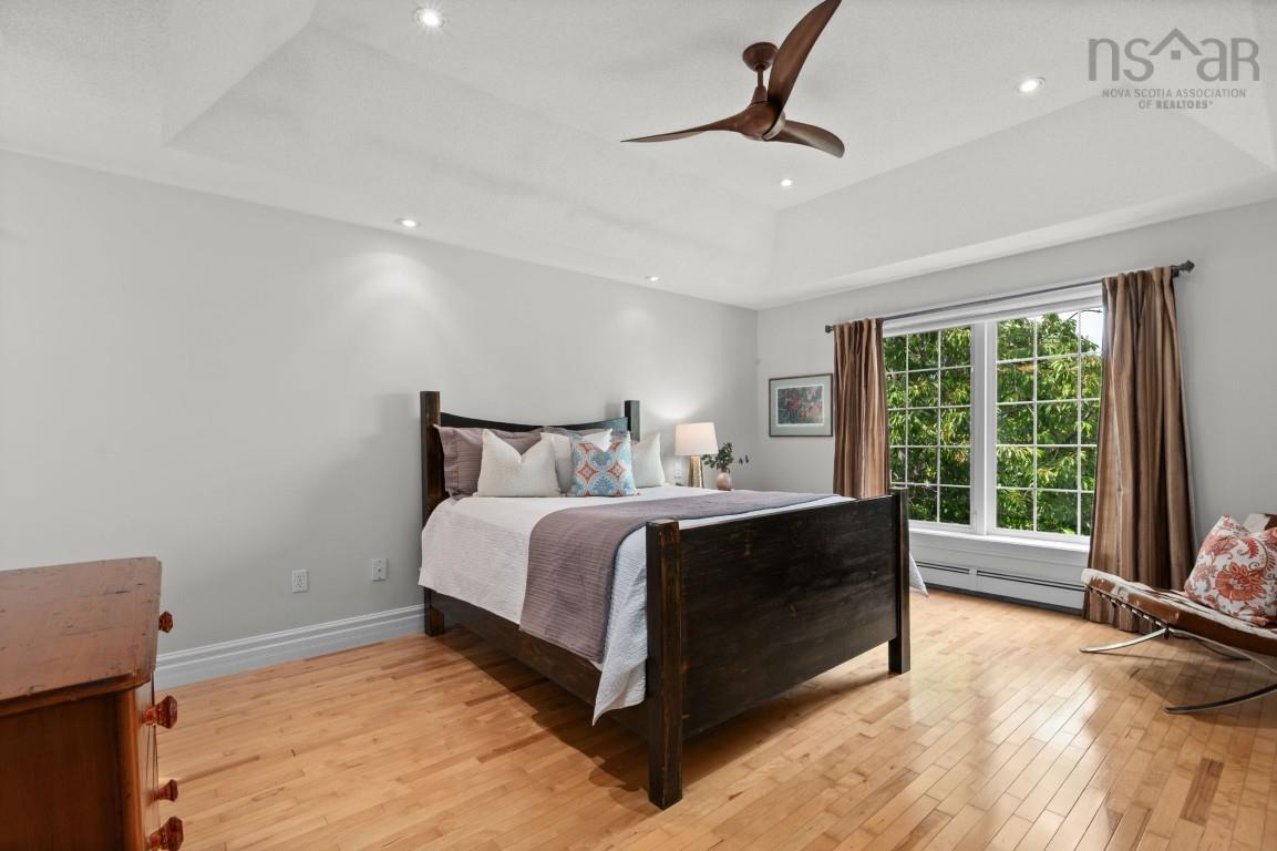 $769,900.00: 28 Glenmont Avenue, Bedford