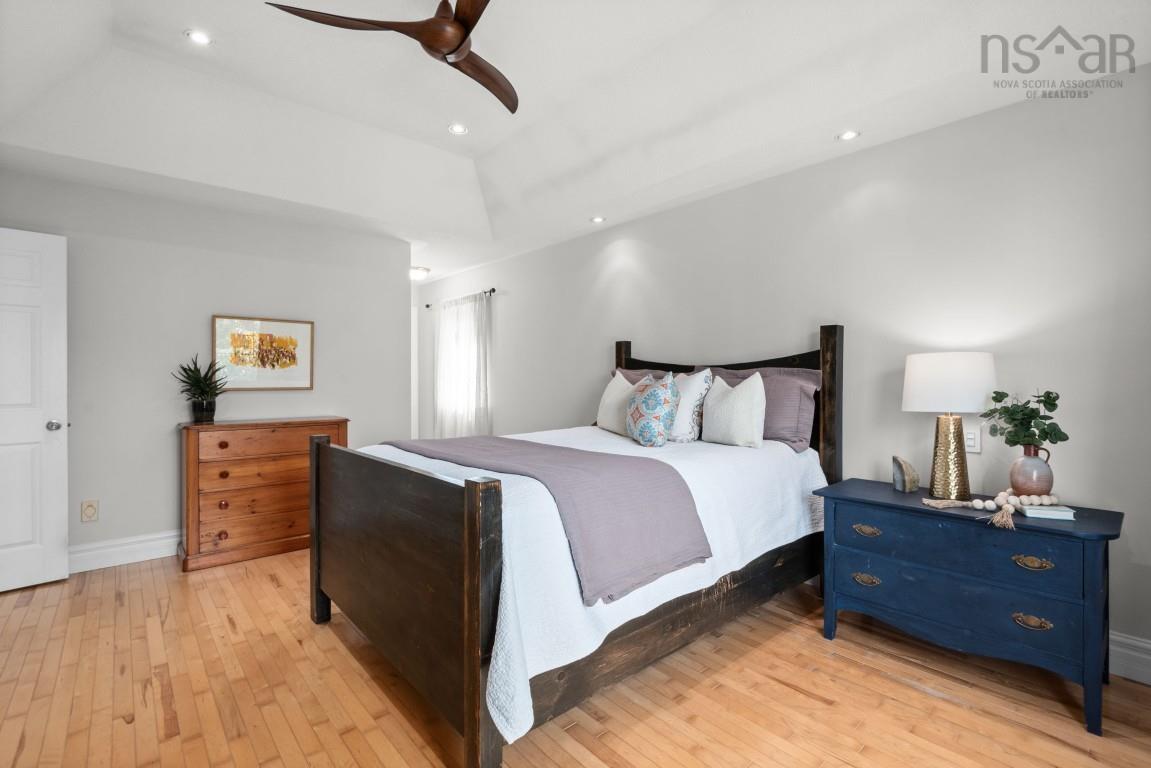 $769,900.00: 28 Glenmont Avenue, Bedford