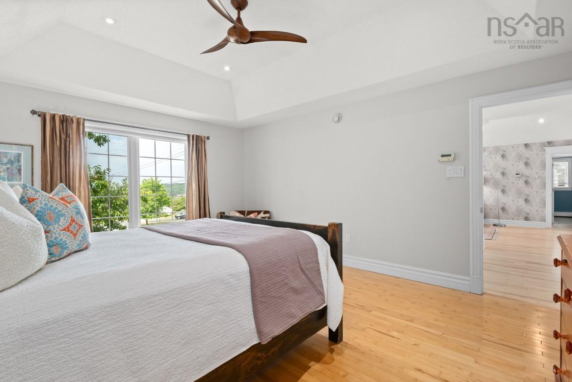 $769,900.00: 28 Glenmont Avenue, Bedford