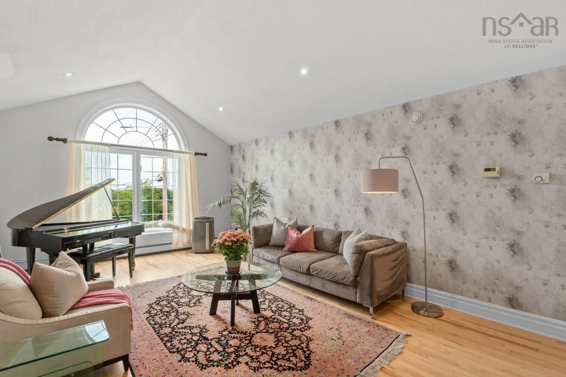 $769,900.00: 28 Glenmont Avenue, Bedford