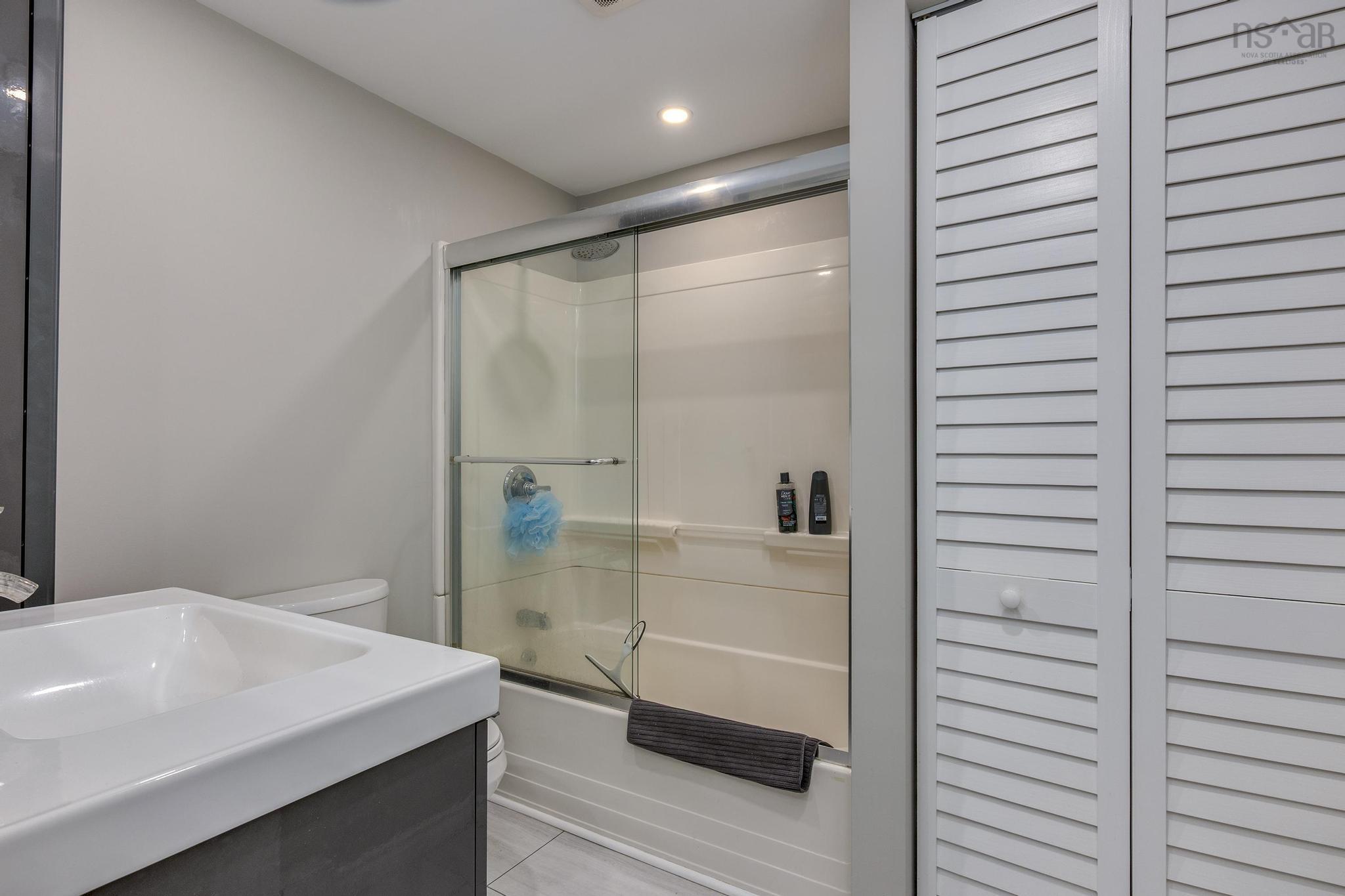 $214,900.00: 6 Lacomb Drive, Dartmouth