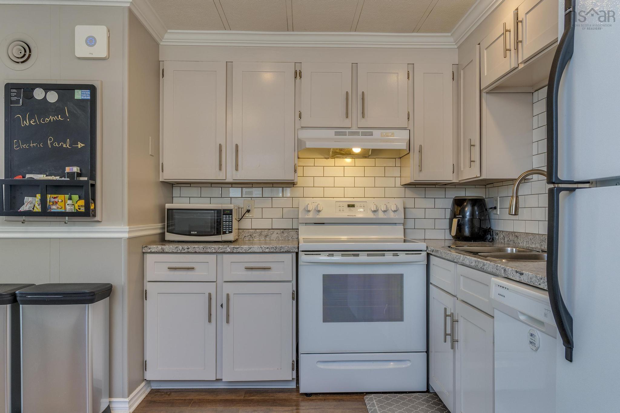 $214,900.00: 6 Lacomb Drive, Dartmouth