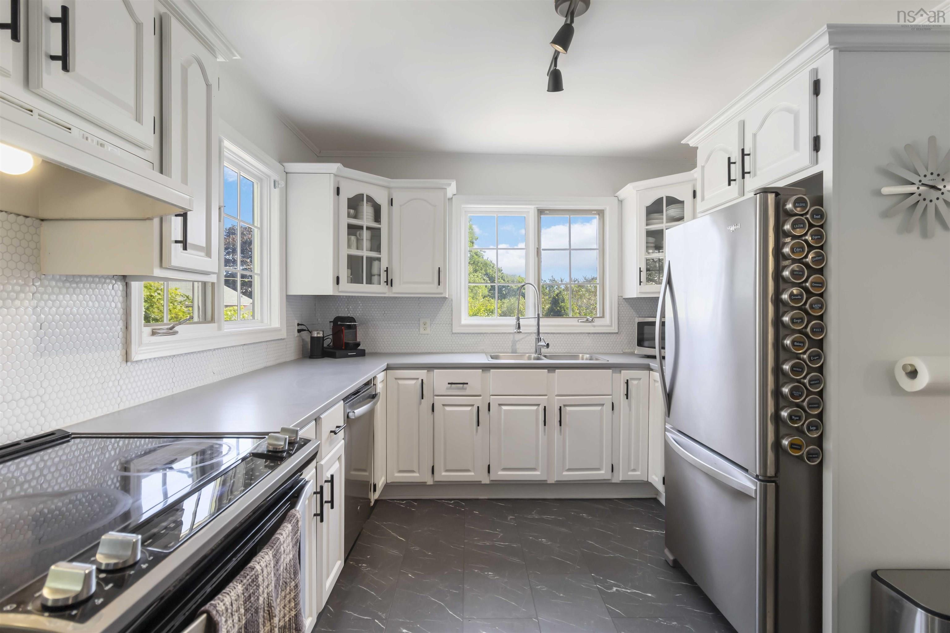 $565,000.00: 8 Power Street, Dartmouth