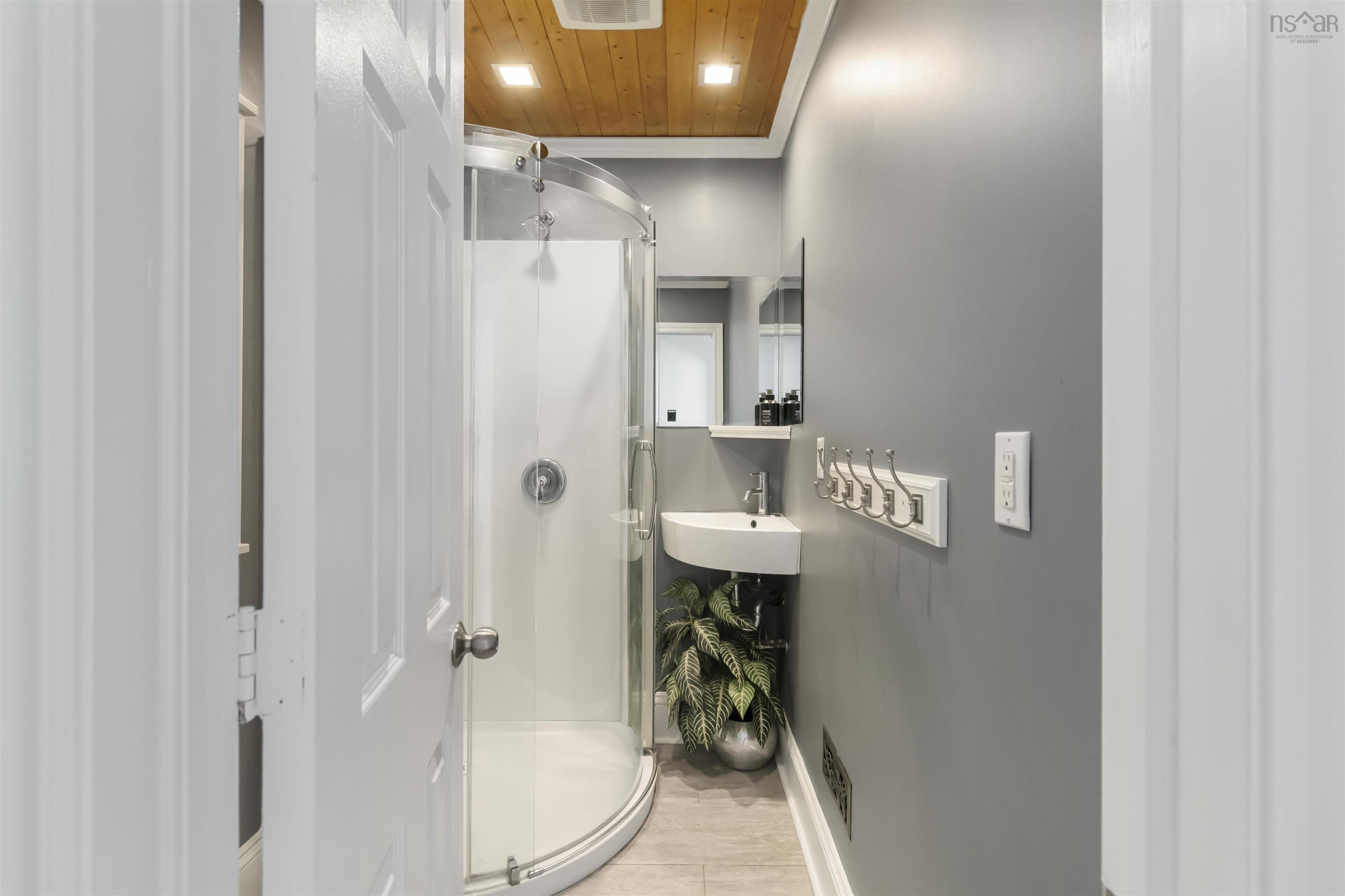 $565,000.00: 8 Power Street, Dartmouth