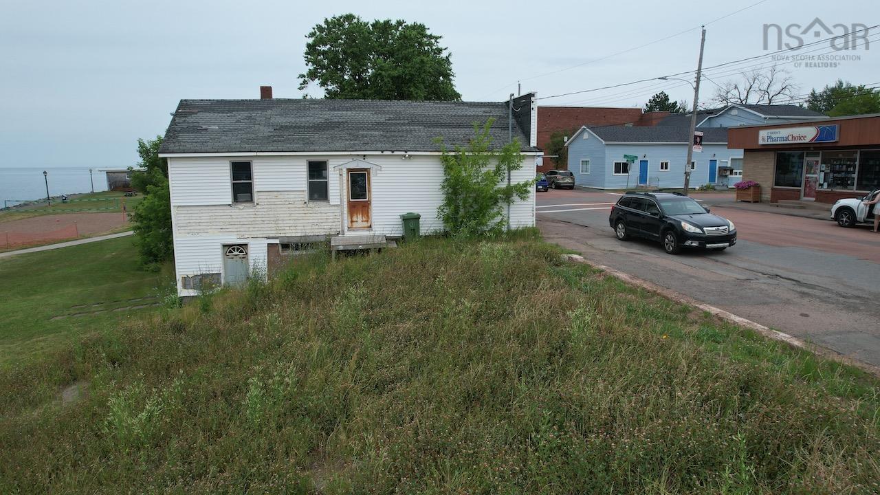 $949,000.00: Water Street, Pugwash