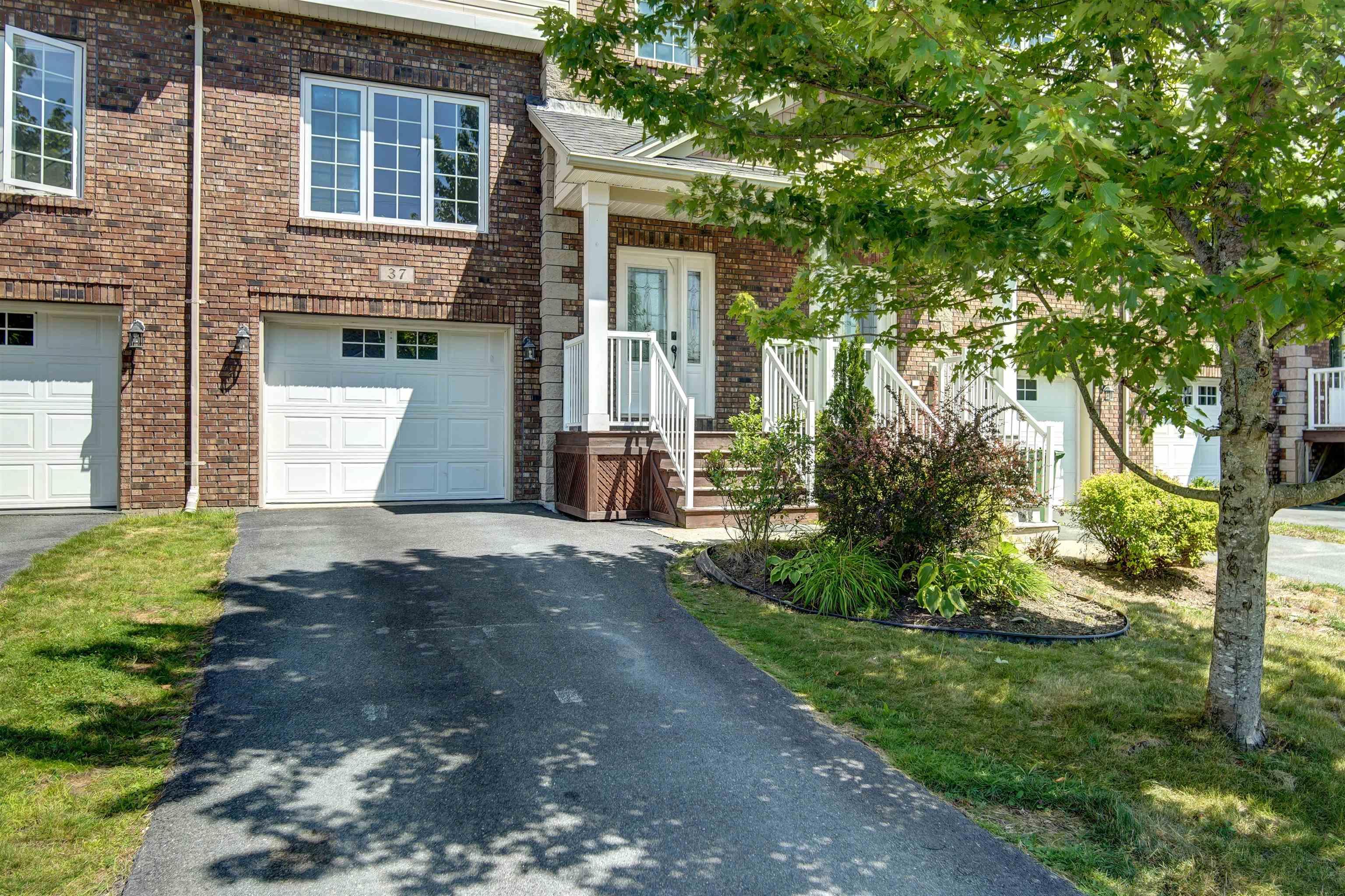 $640,000.00: 37 Stockton Ridge, Bedford South