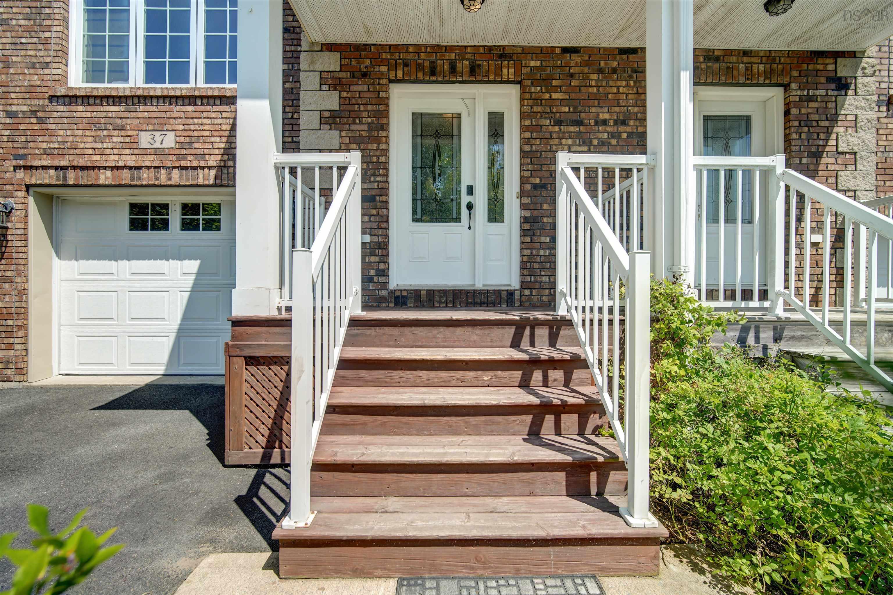 $640,000.00: 37 Stockton Ridge, Bedford South