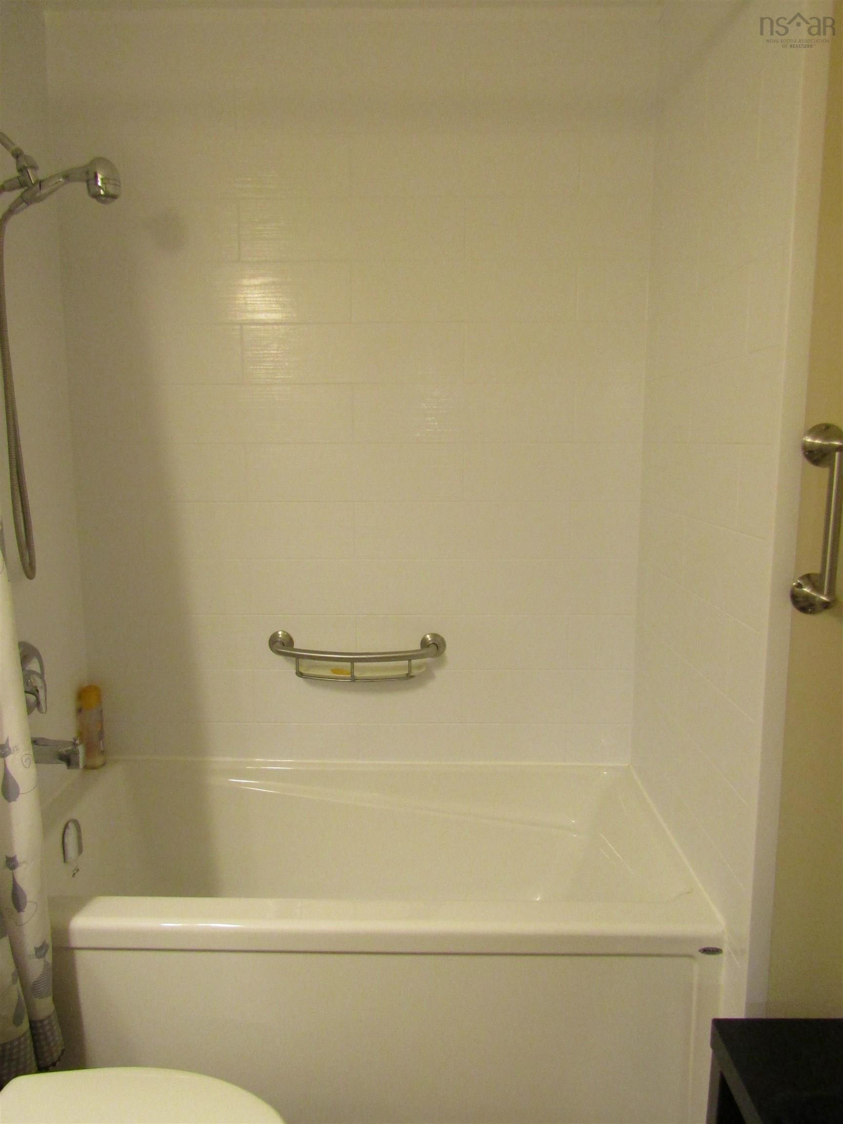 $499,900.00: 205 87 Pebblecreek Crescent, Dartmouth