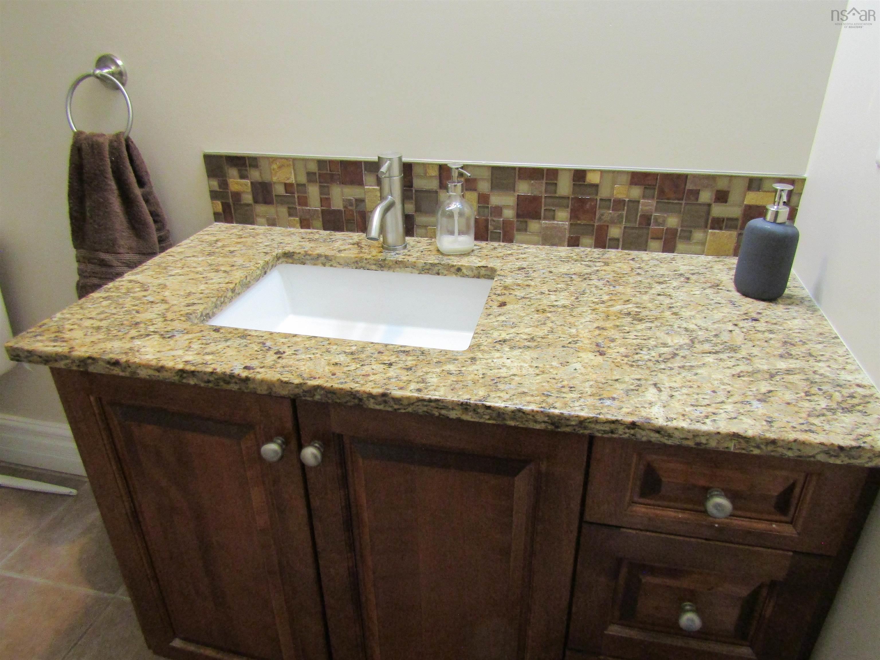 $499,900.00: 205 87 Pebblecreek Crescent, Dartmouth