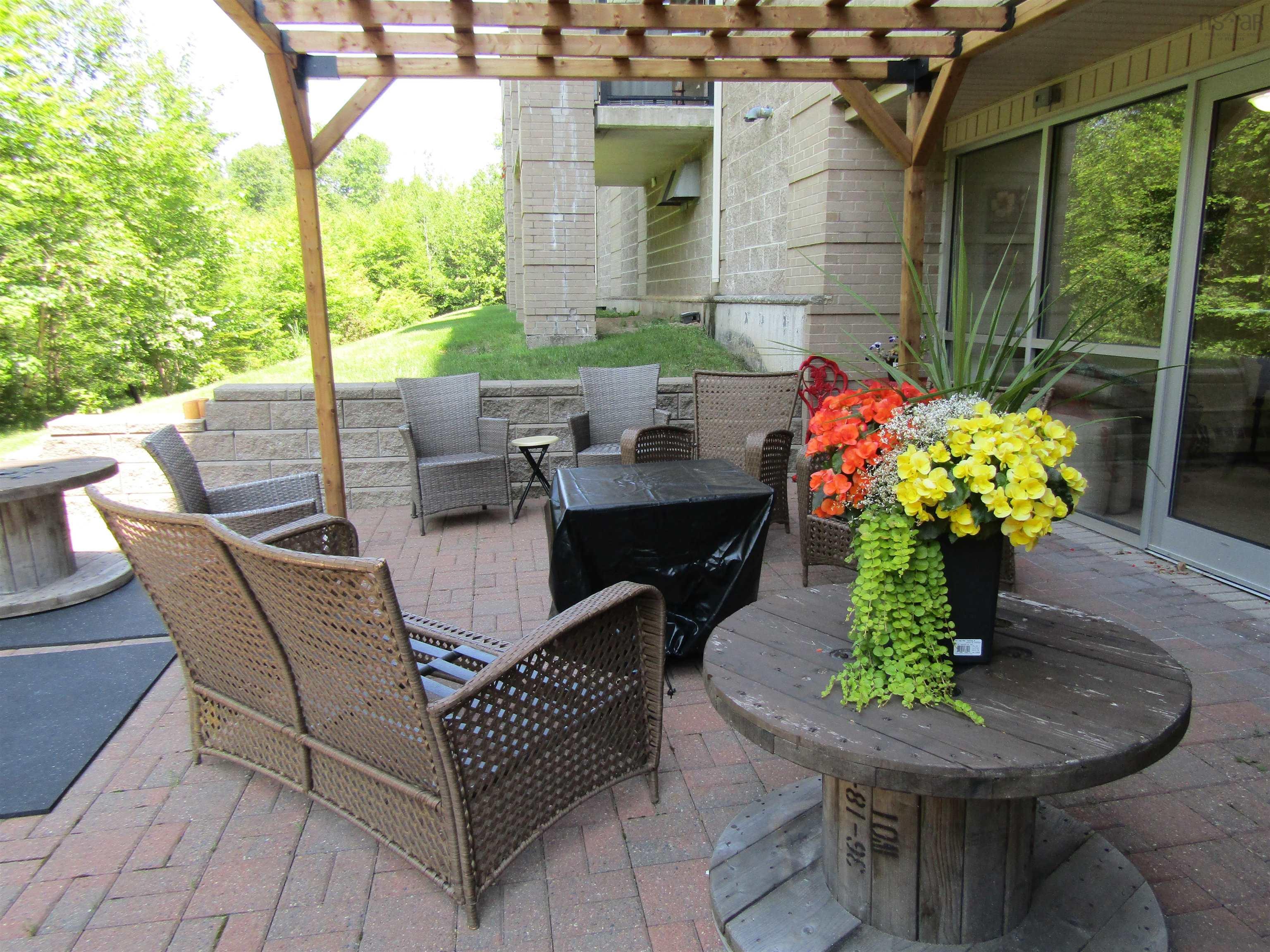 $499,900.00: 205 87 Pebblecreek Crescent, Dartmouth