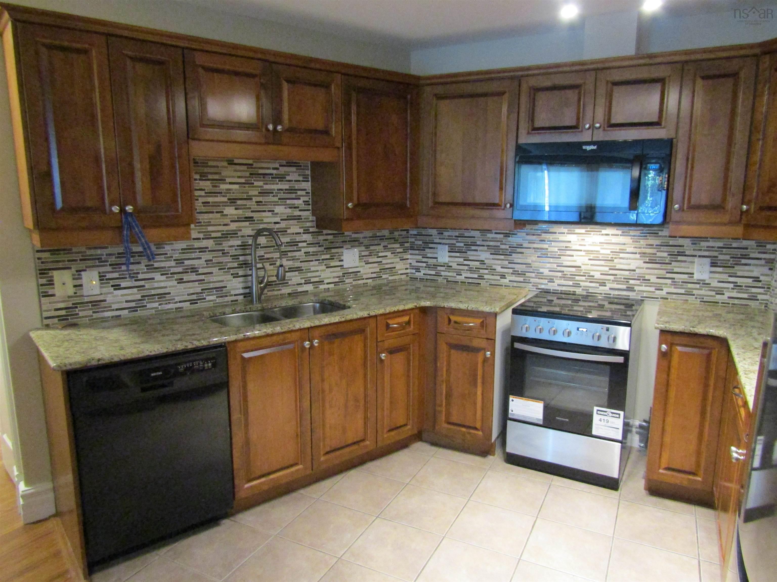 $499,900.00: 205 87 Pebblecreek Crescent, Dartmouth