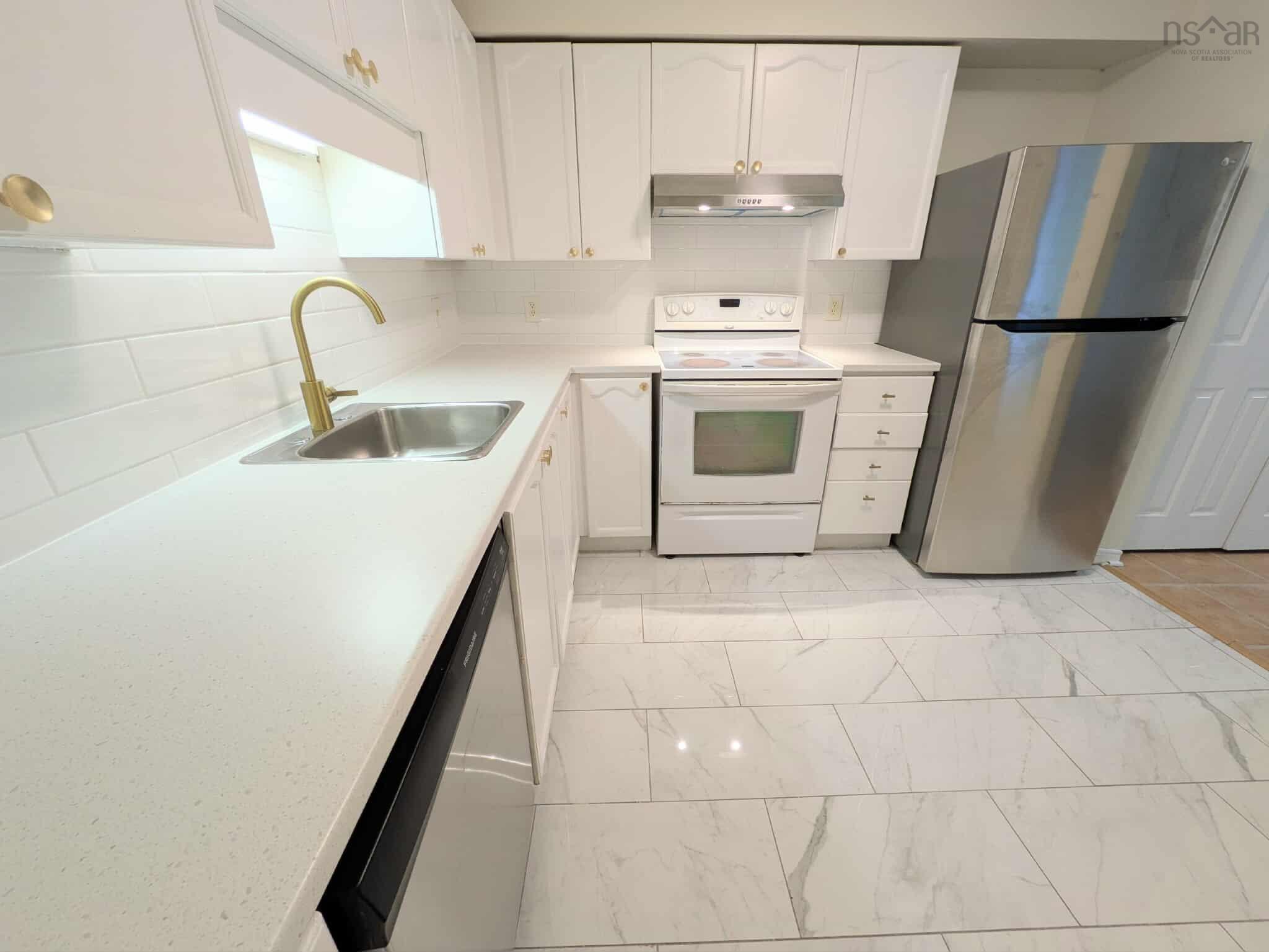 $339,900.00: 201 83 Kearney Lake Road, Halifax