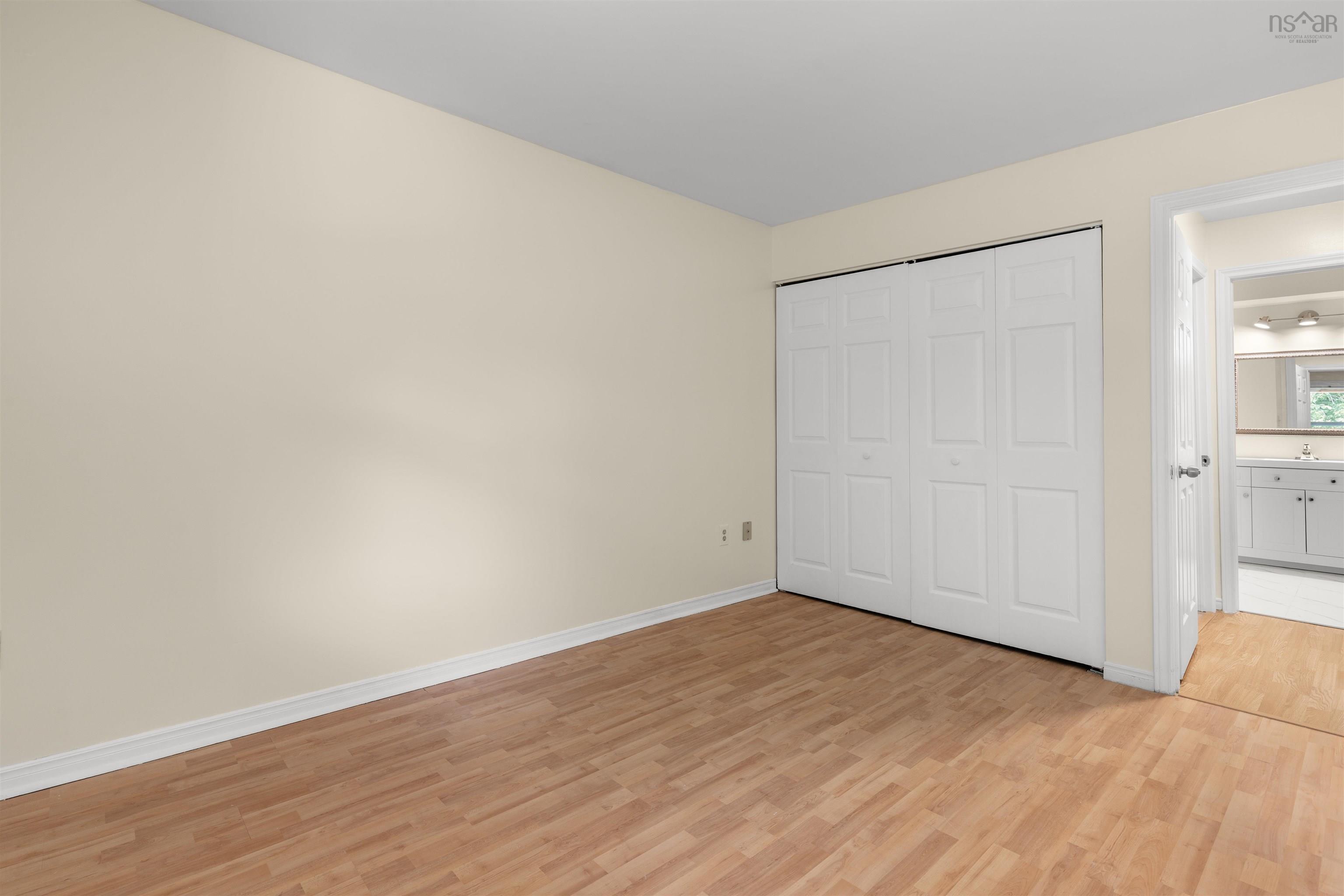 $339,900.00: 201 83 Kearney Lake Road, Halifax