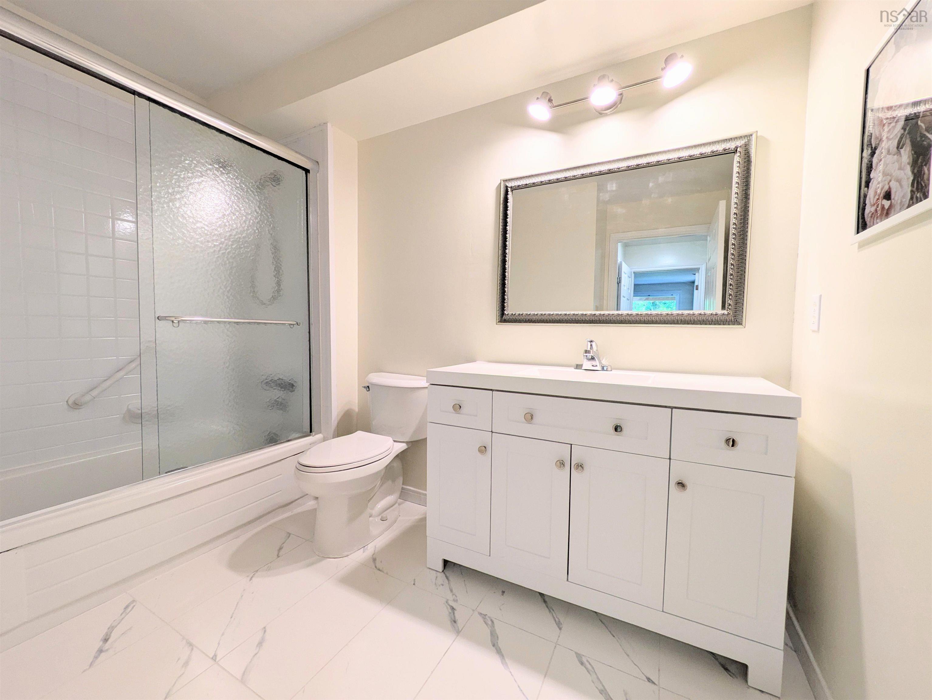 $339,900.00: 201 83 Kearney Lake Road, Halifax