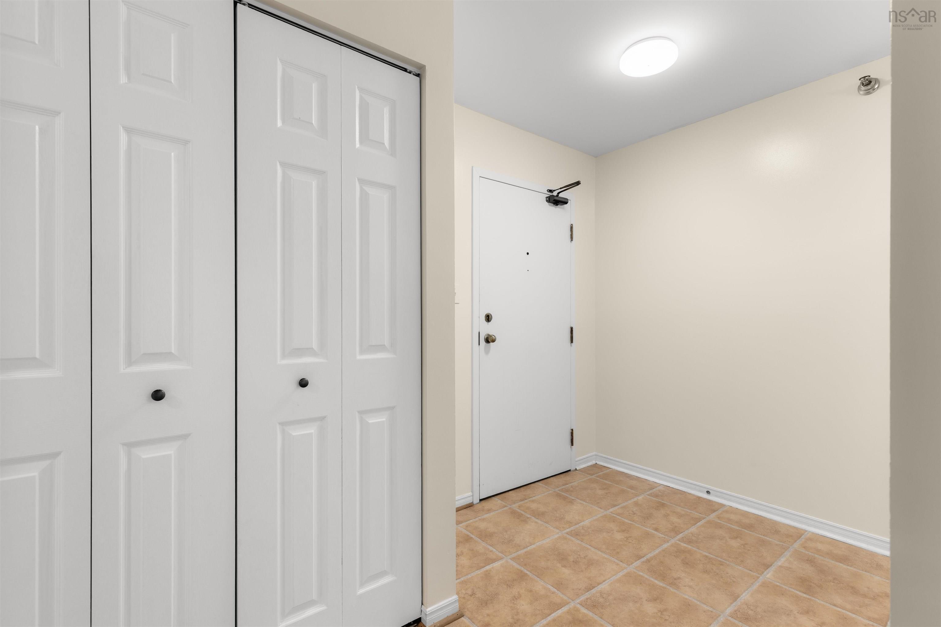 $339,900.00: 201 83 Kearney Lake Road, Halifax