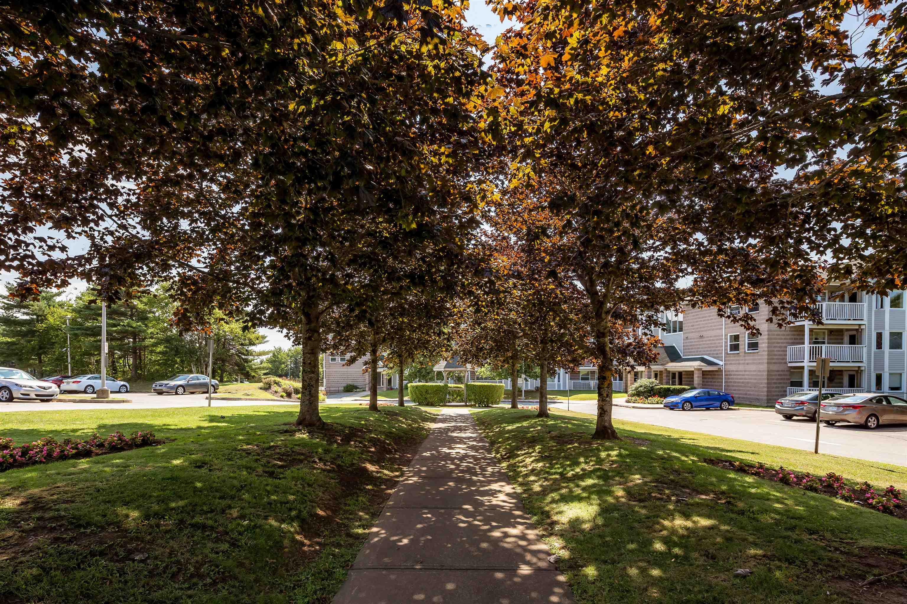 $339,900.00: 201 83 Kearney Lake Road, Halifax