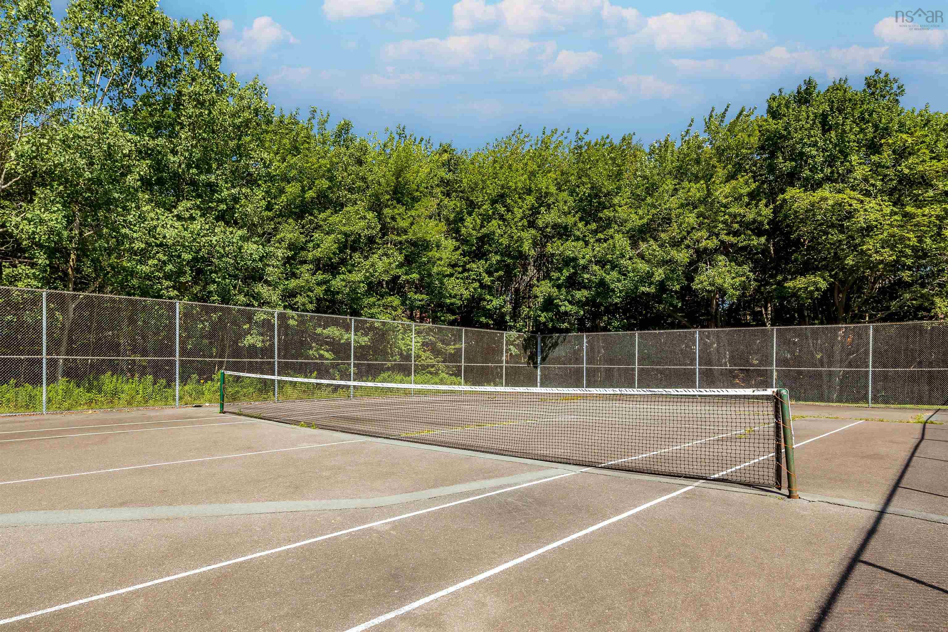 $339,900.00: 201 83 Kearney Lake Road, Halifax