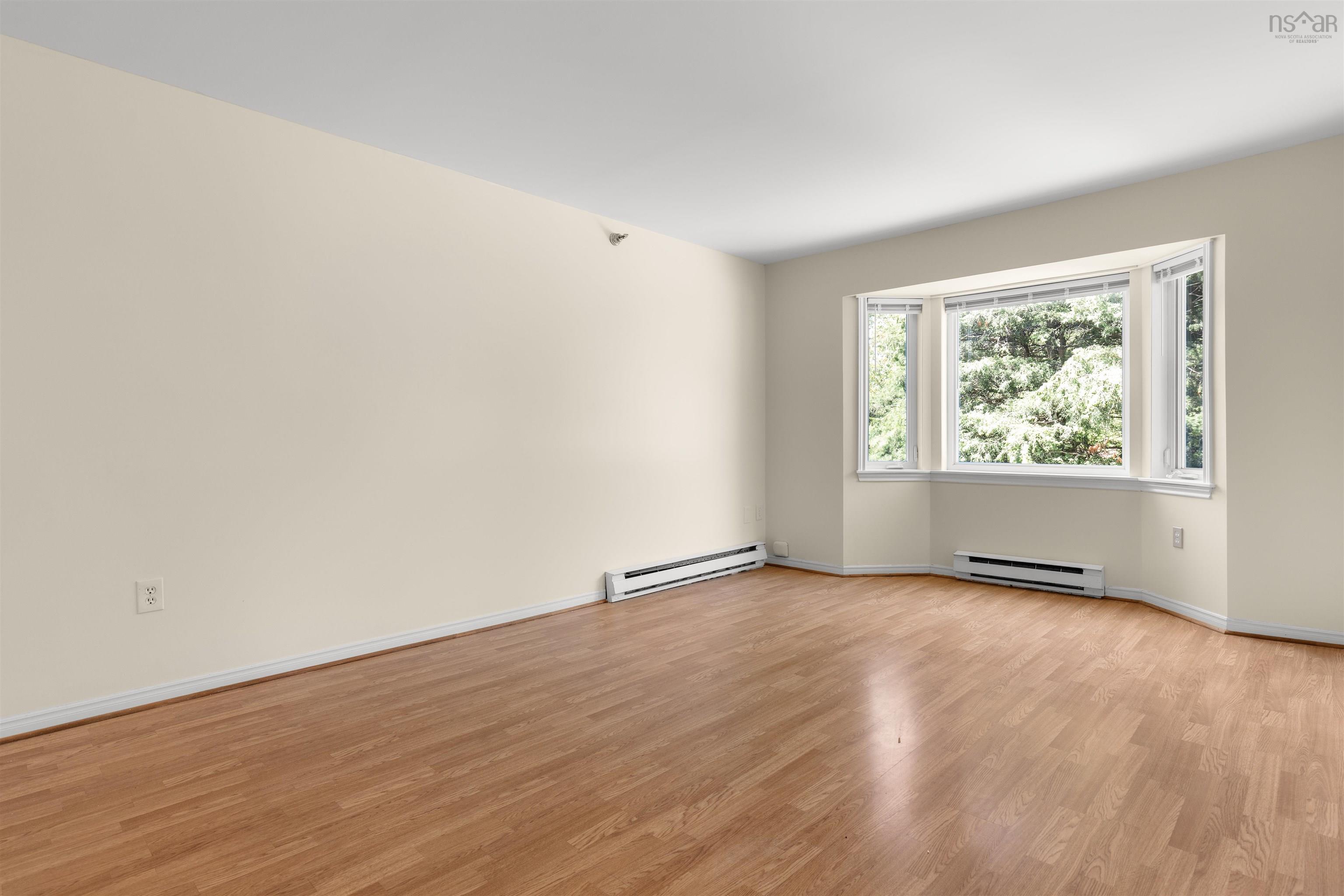 $339,900.00: 201 83 Kearney Lake Road, Halifax