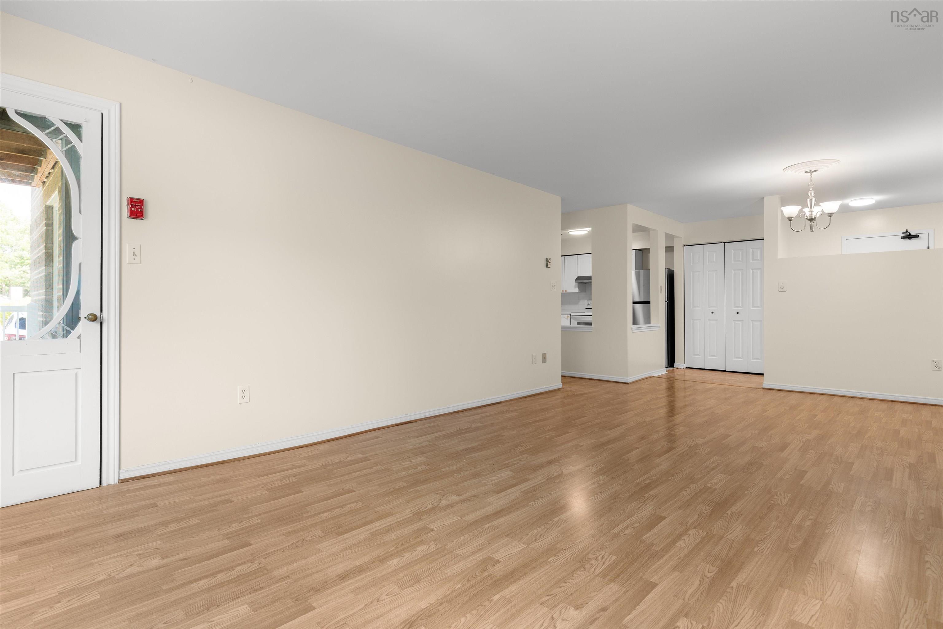 $339,900.00: 201 83 Kearney Lake Road, Halifax