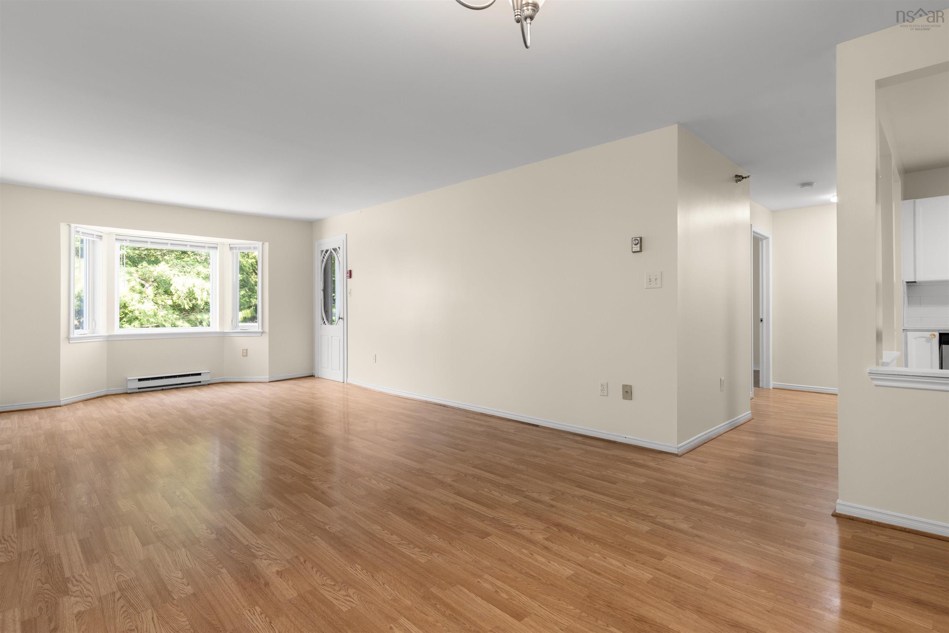 $339,900.00: 201 83 Kearney Lake Road, Halifax