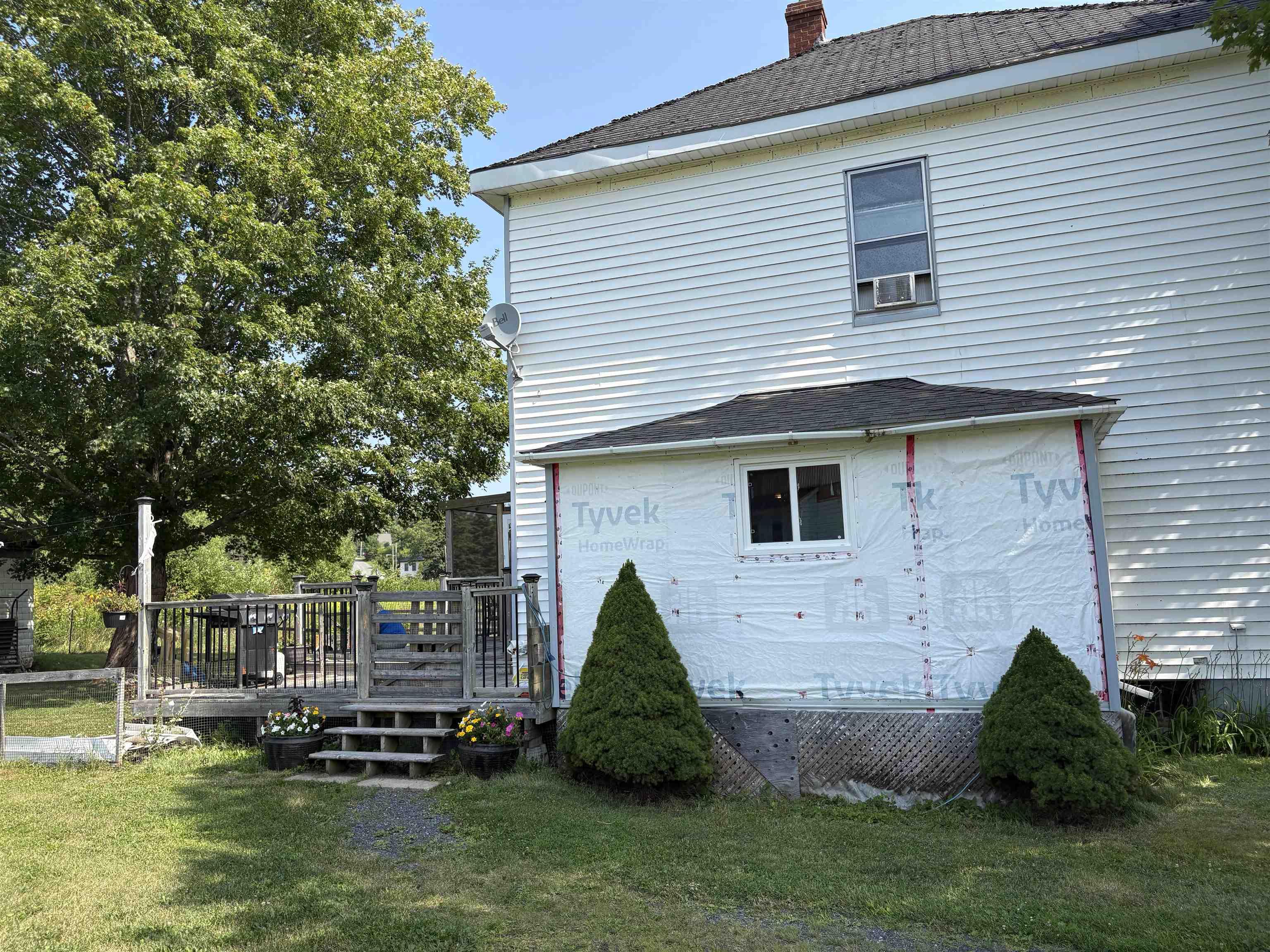 $199,000.00: 6332 East River West Side Road, Eureka