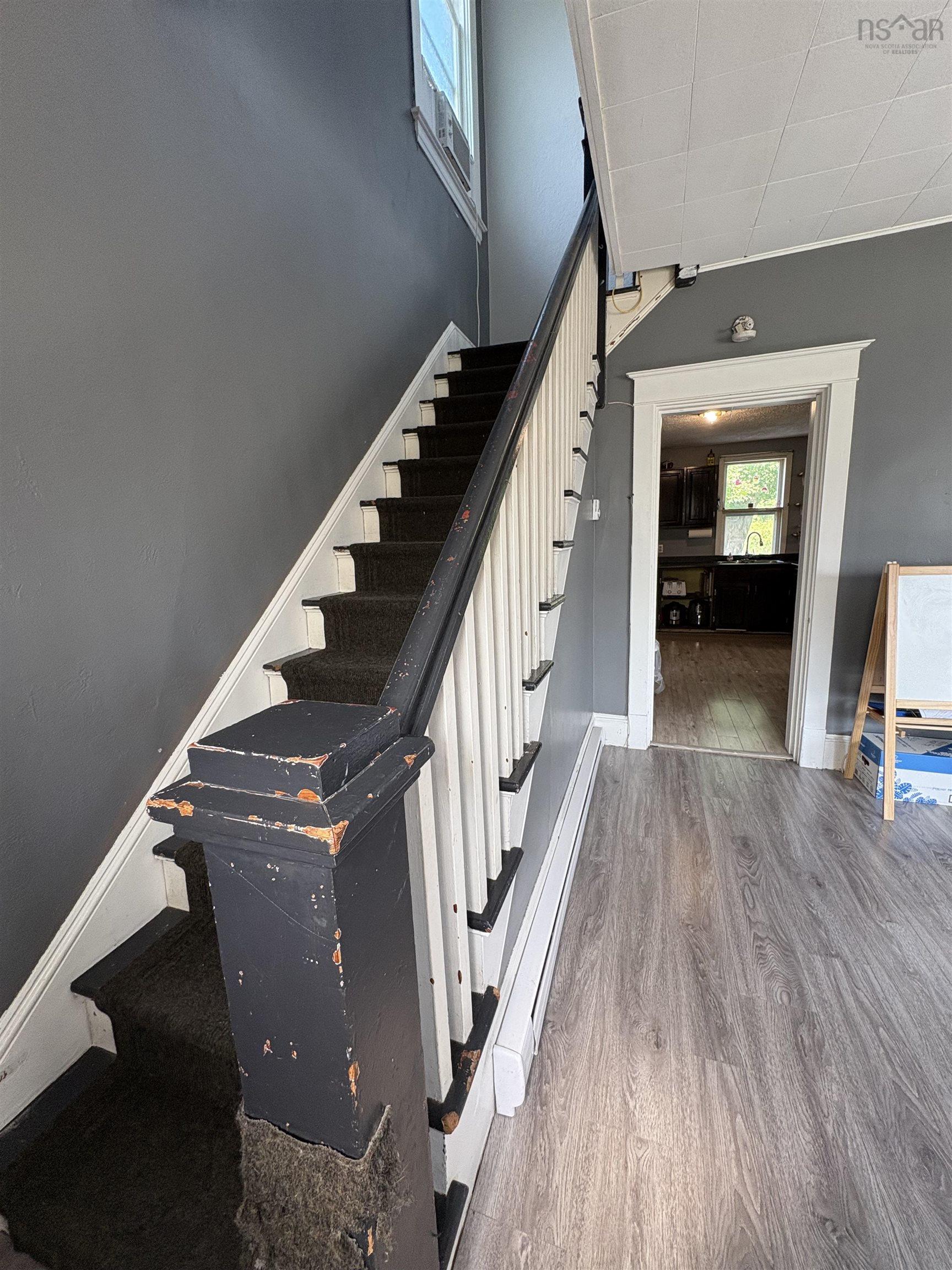 $199,000.00: 6332 East River West Side Road, Eureka