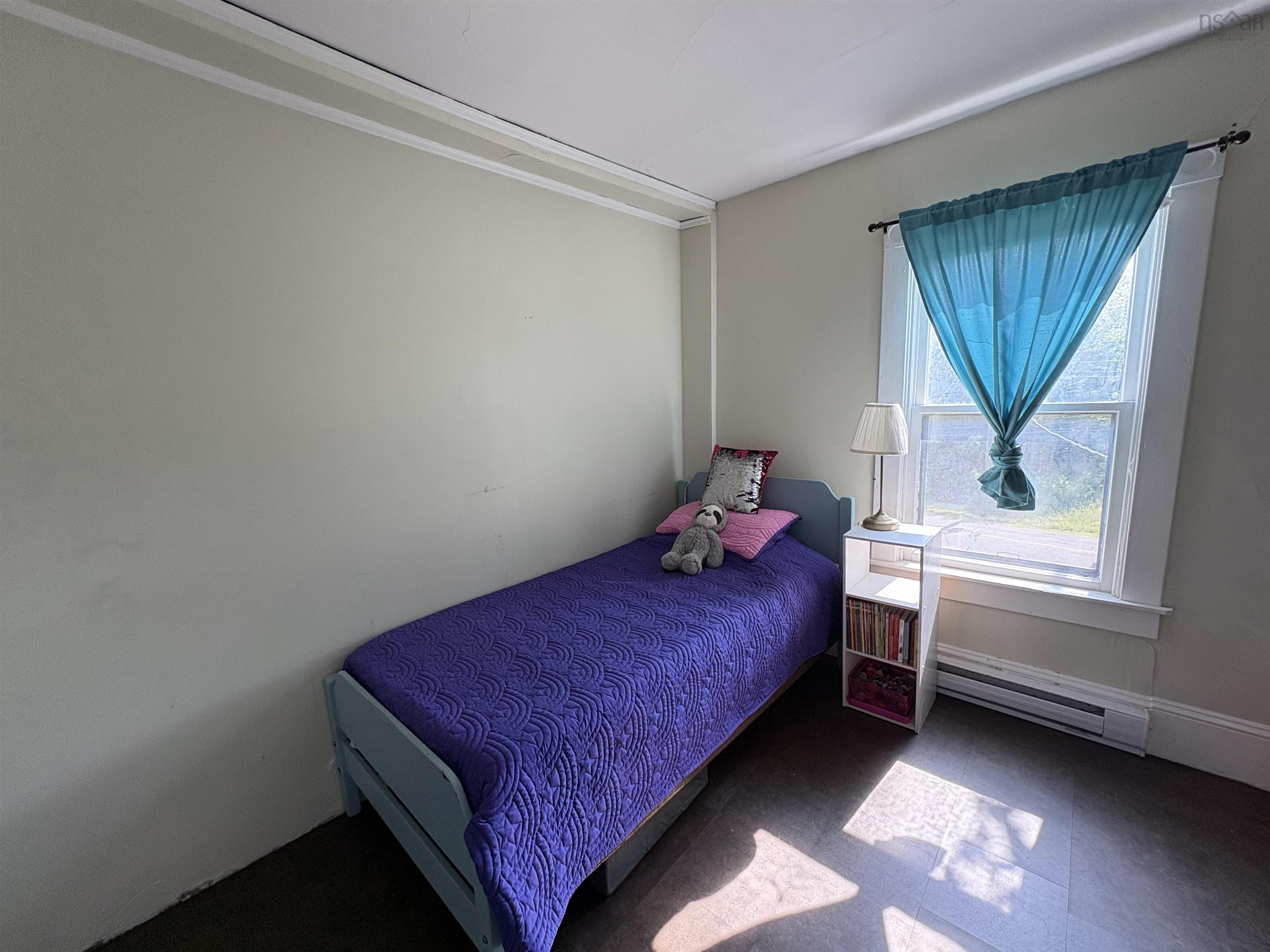 $199,000.00: 6332 East River West Side Road, Eureka