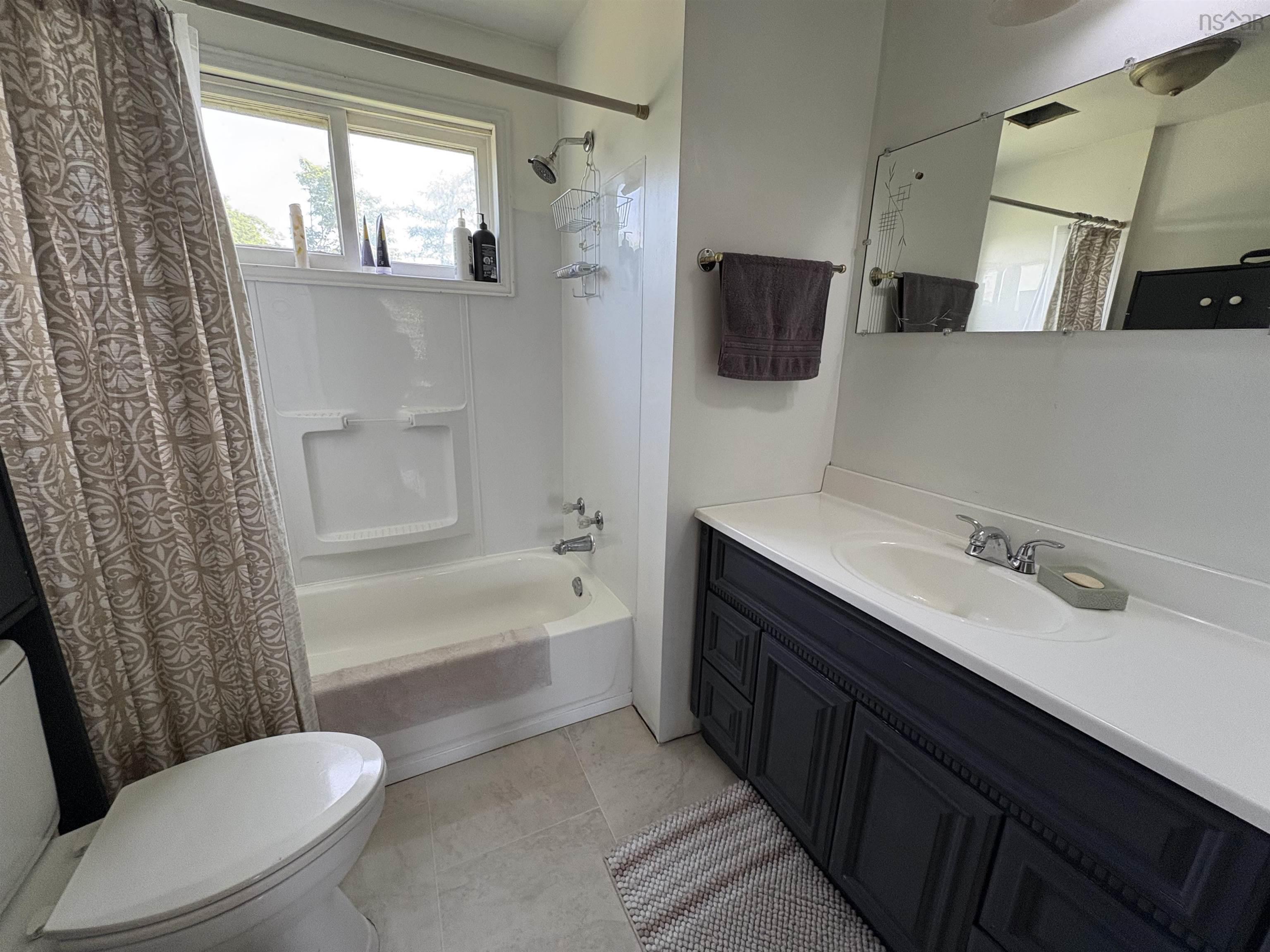 $199,000.00: 6332 East River West Side Road, Eureka