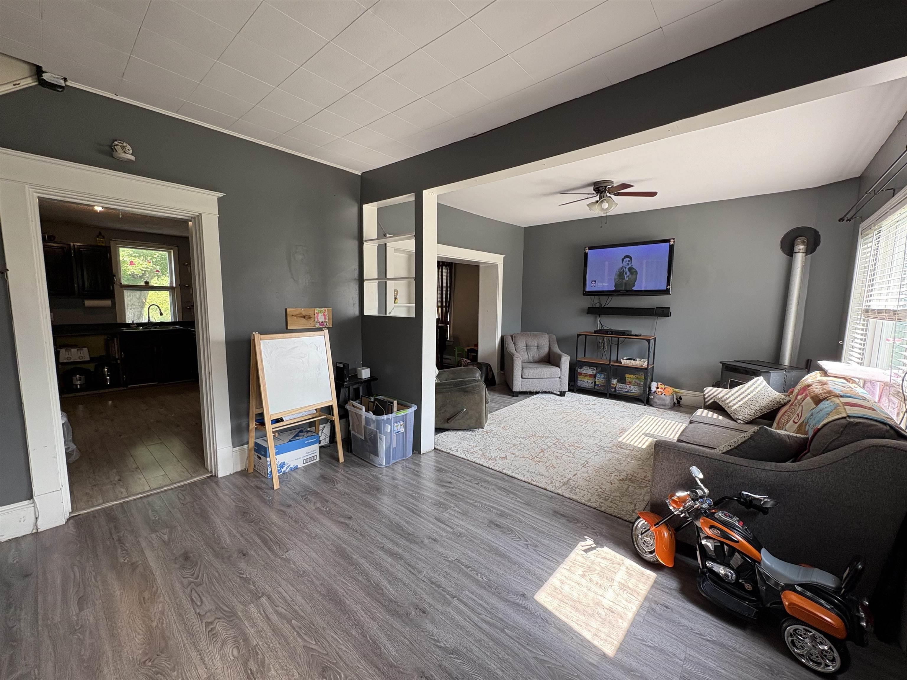 $199,000.00: 6332 East River West Side Road, Eureka