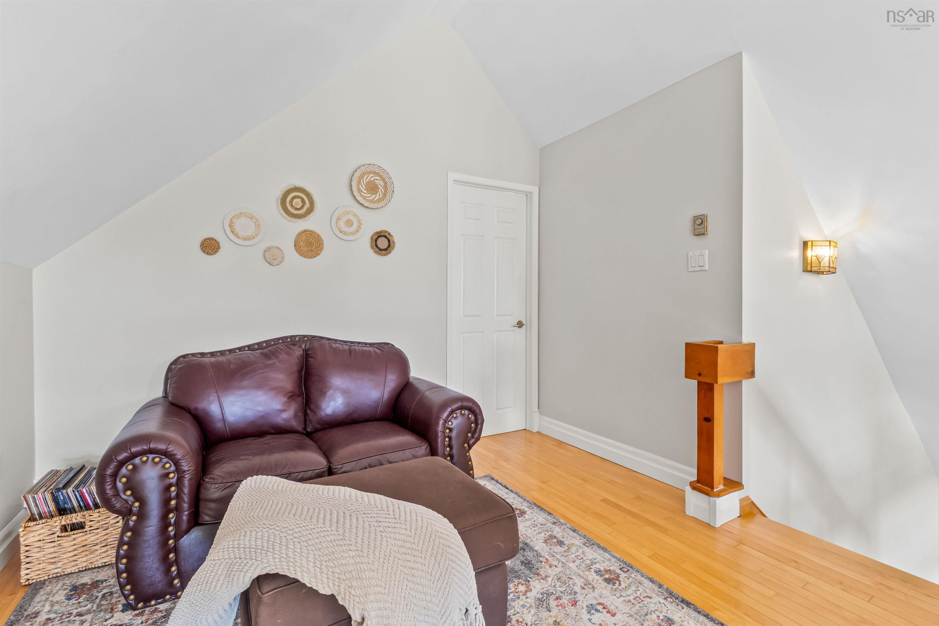 $999,900.00: 52 Stone Hedges Lane, Waverley