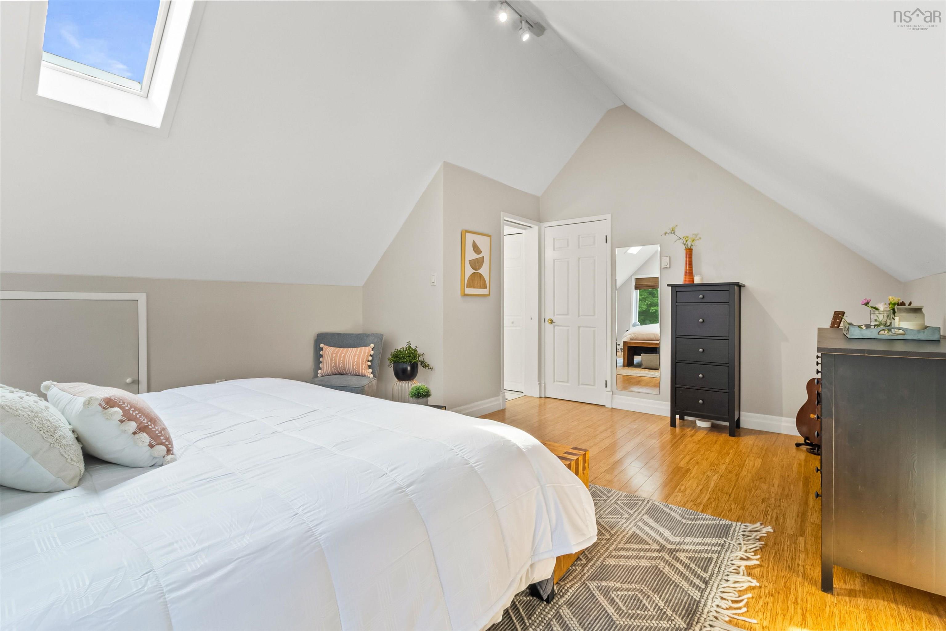 $999,900.00: 52 Stone Hedges Lane, Waverley