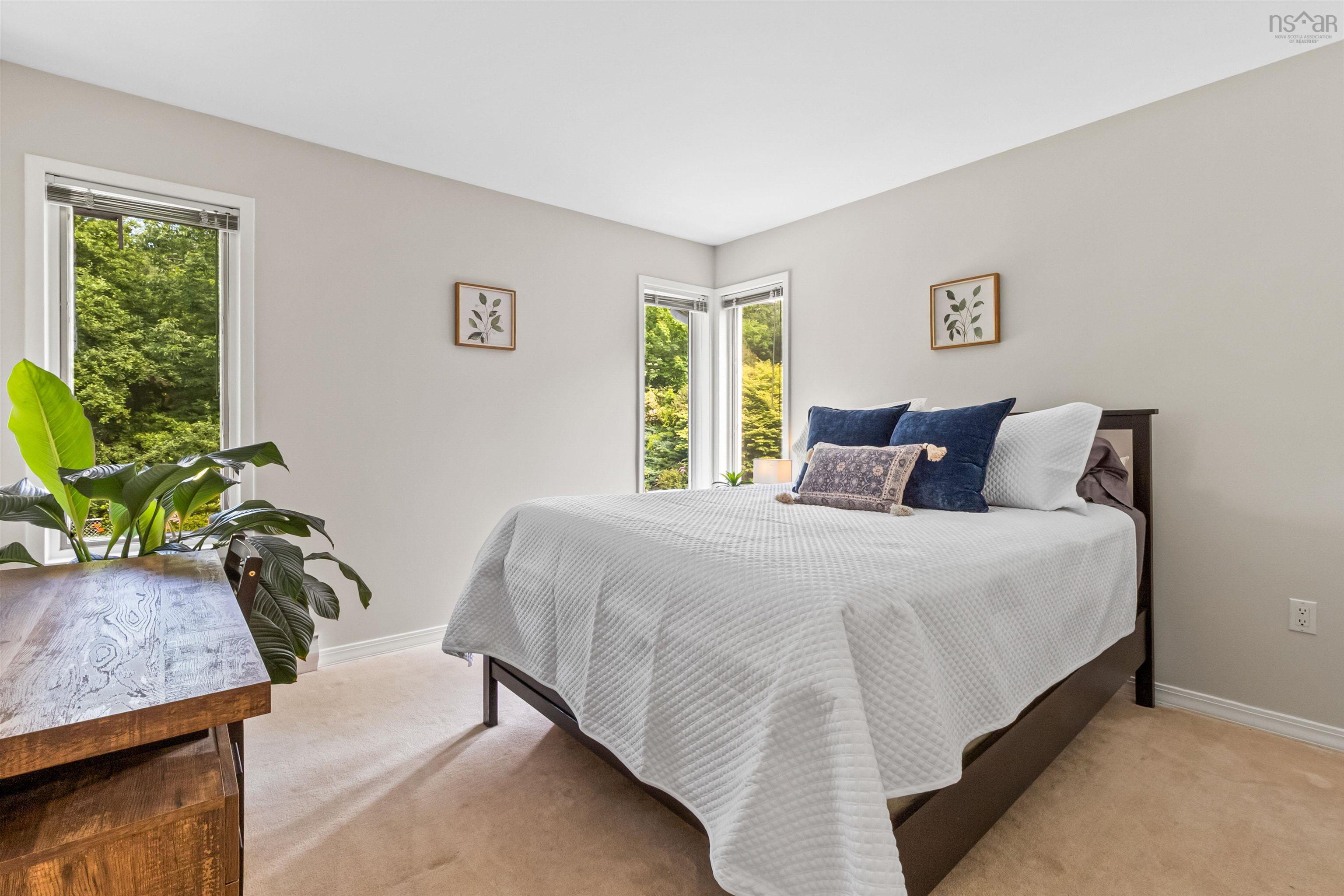 $999,900.00: 52 Stone Hedges Lane, Waverley