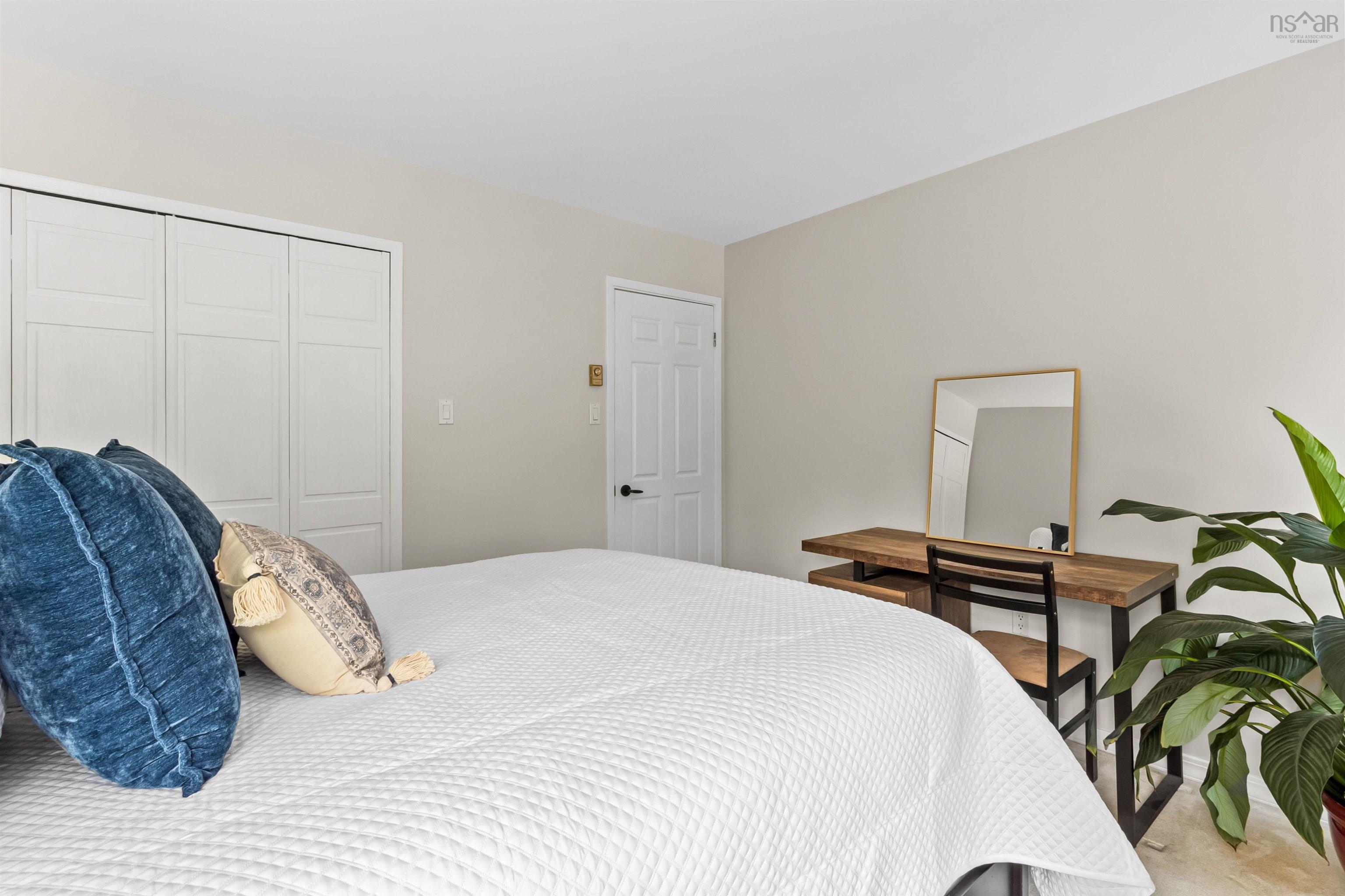 $999,900.00: 52 Stone Hedges Lane, Waverley