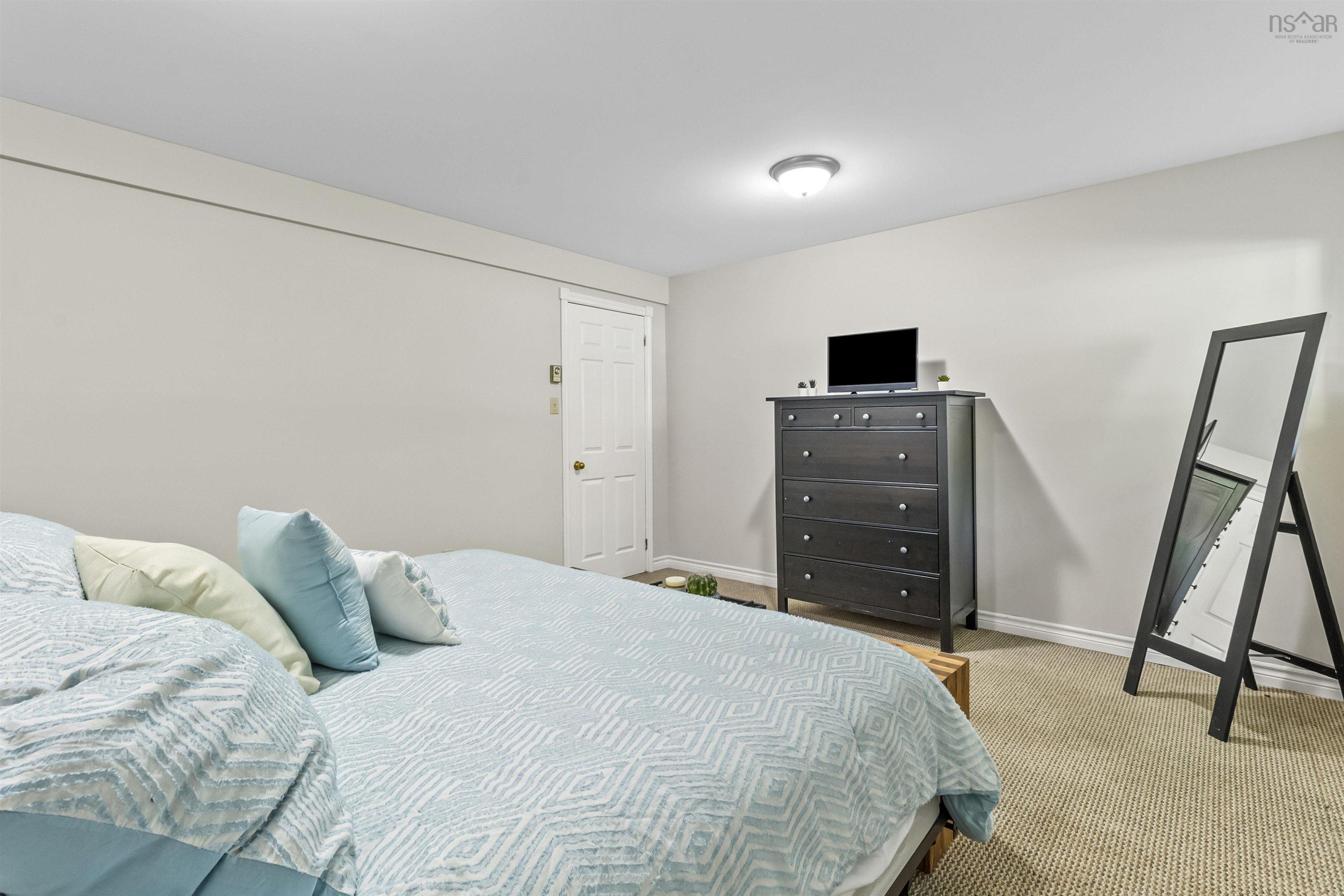 $999,900.00: 52 Stone Hedges Lane, Waverley