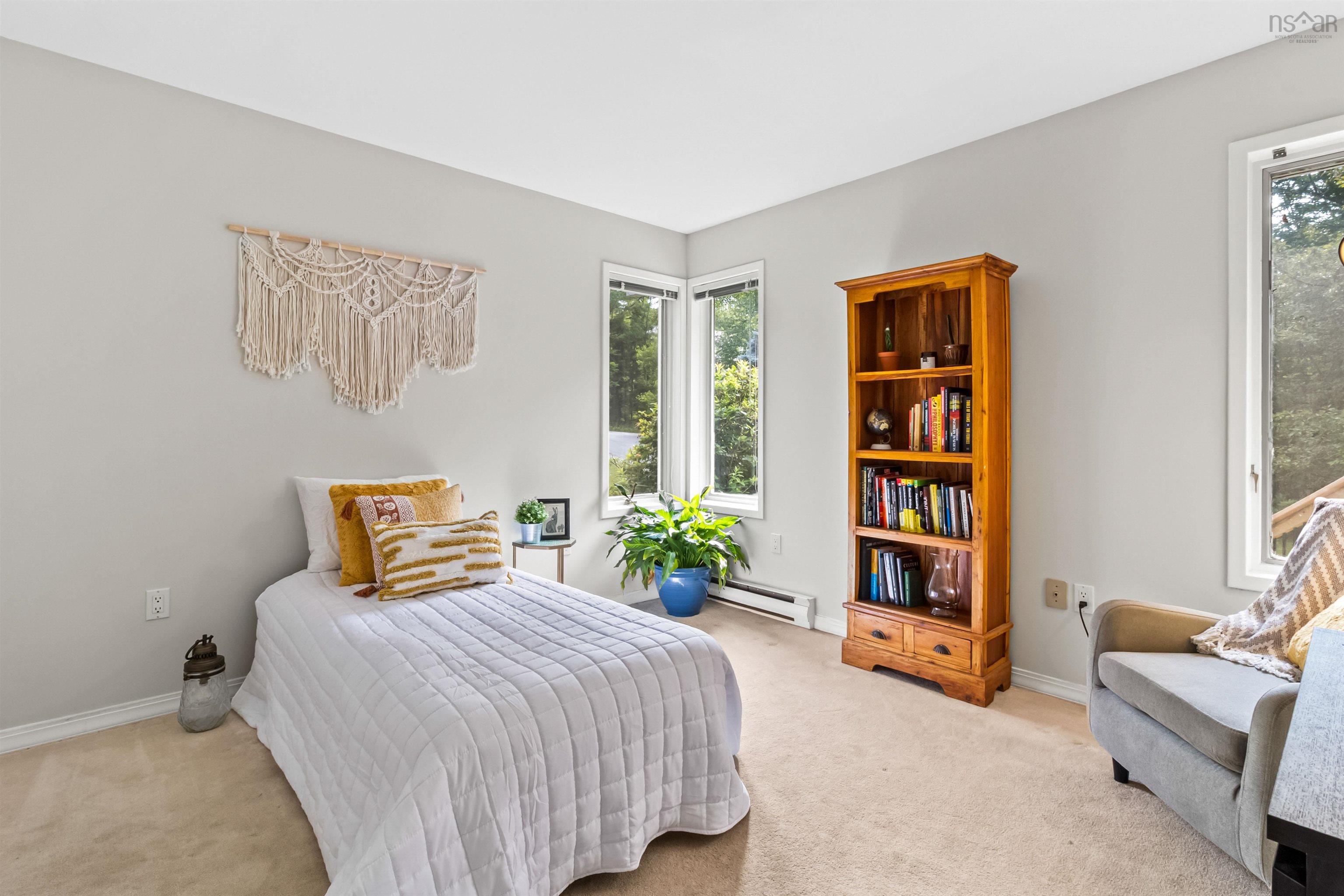 $999,900.00: 52 Stone Hedges Lane, Waverley