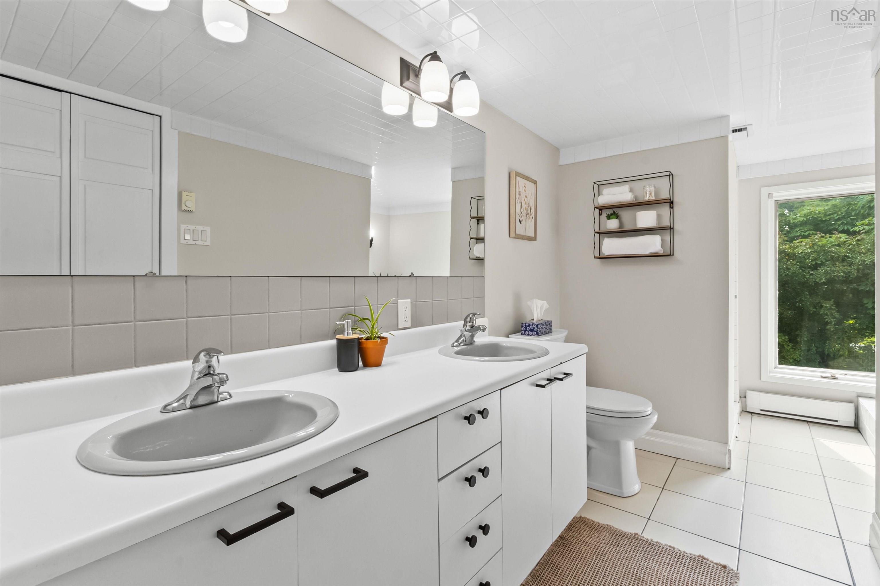 $999,900.00: 52 Stone Hedges Lane, Waverley