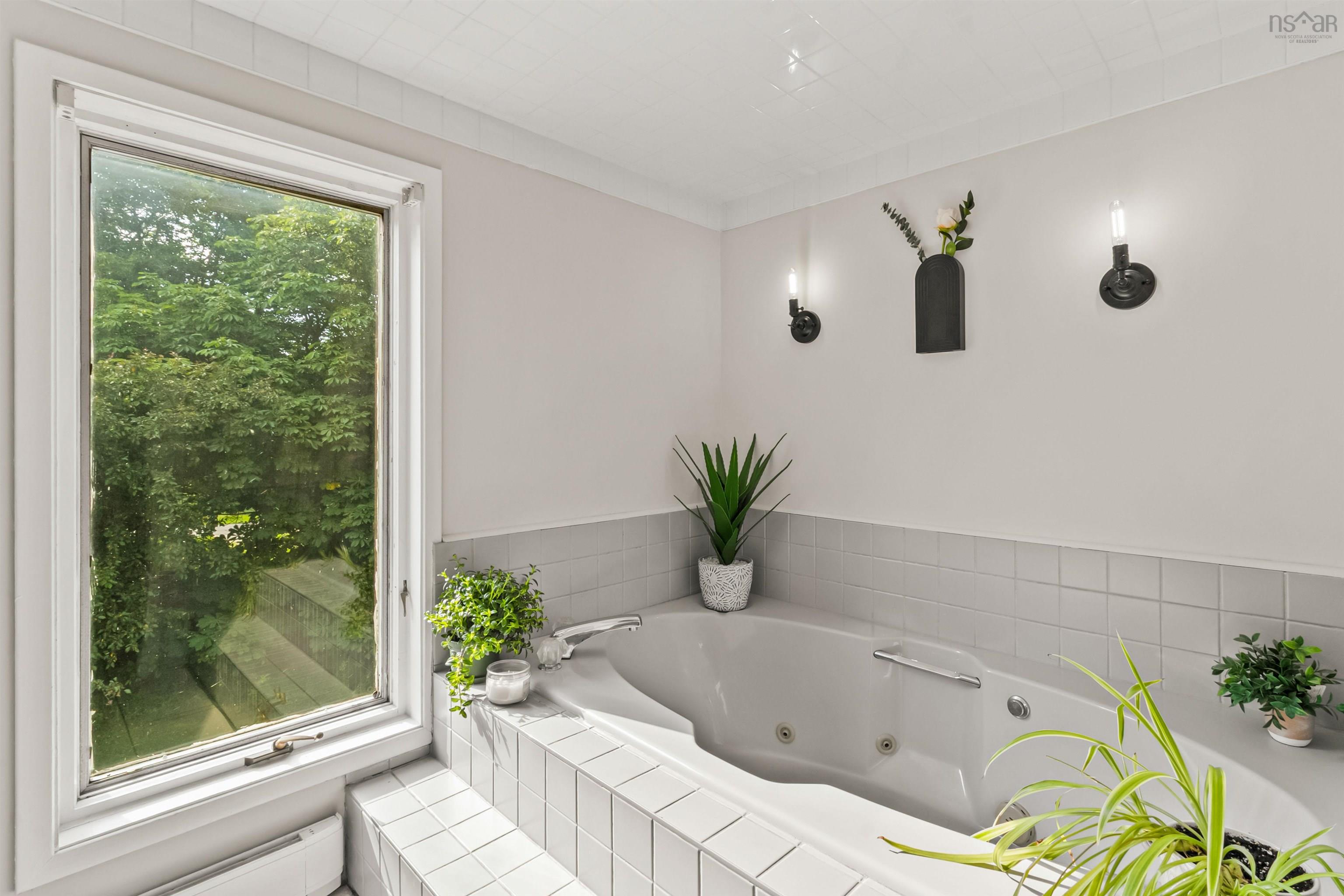 $999,900.00: 52 Stone Hedges Lane, Waverley