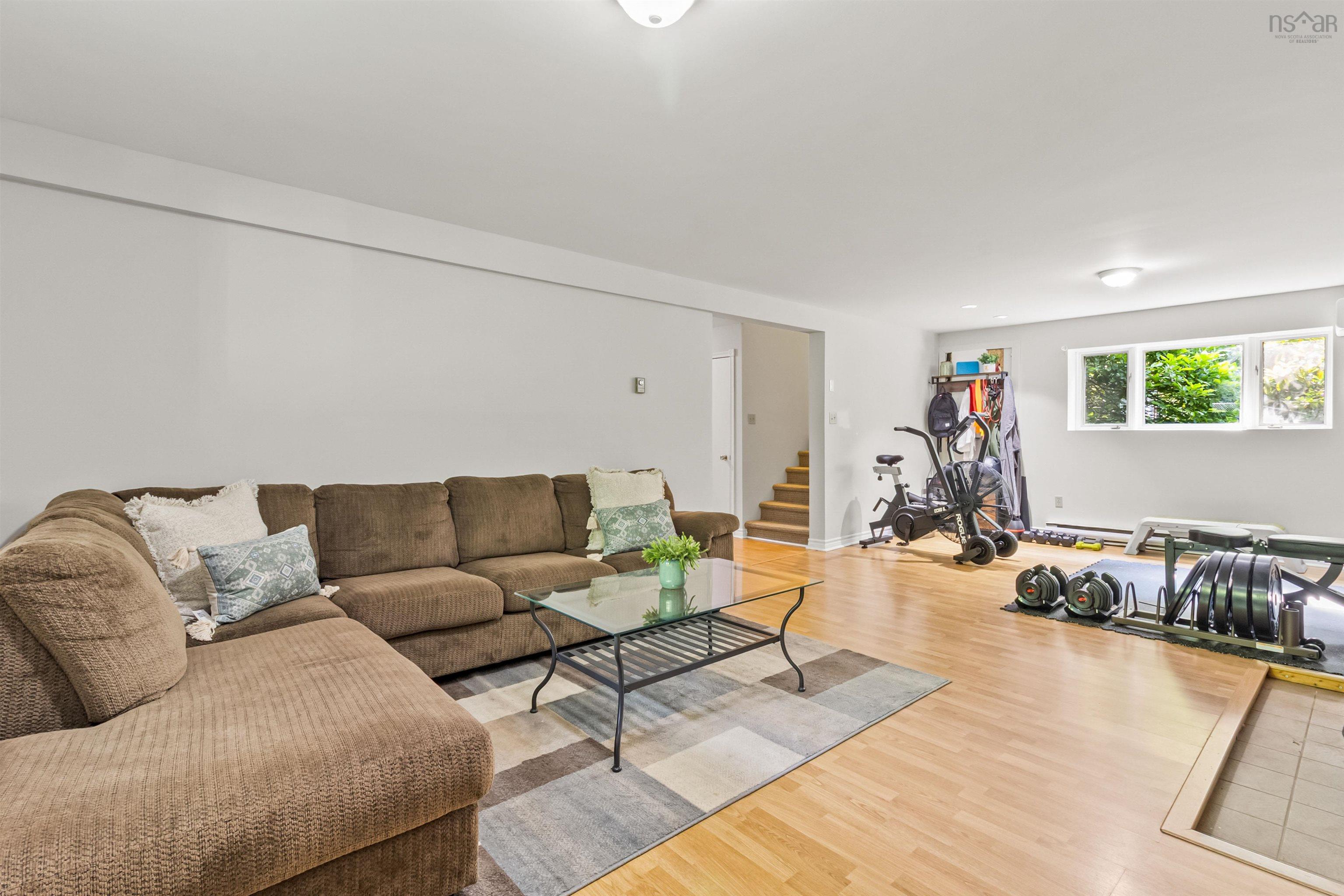 $999,900.00: 52 Stone Hedges Lane, Waverley