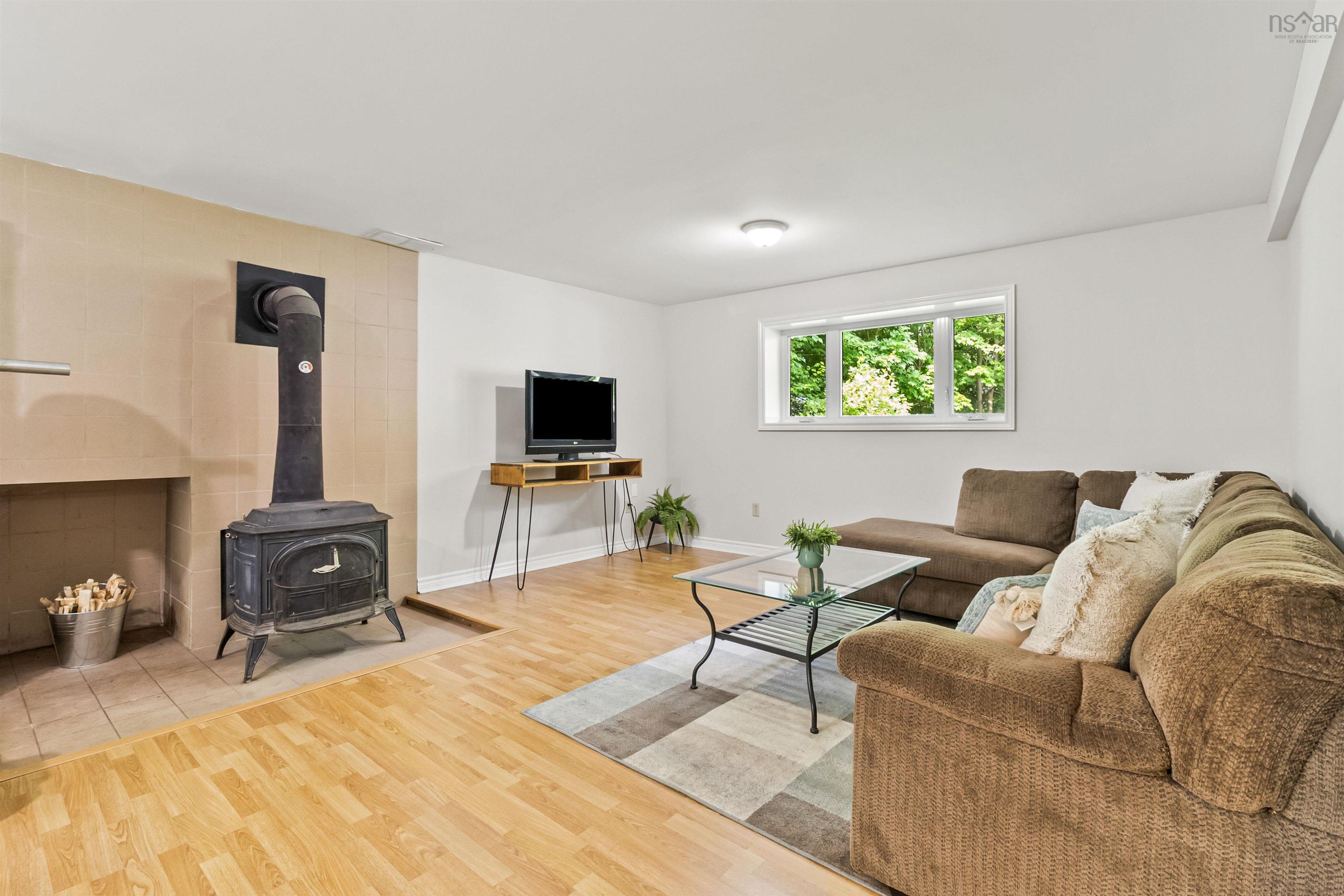 $999,900.00: 52 Stone Hedges Lane, Waverley