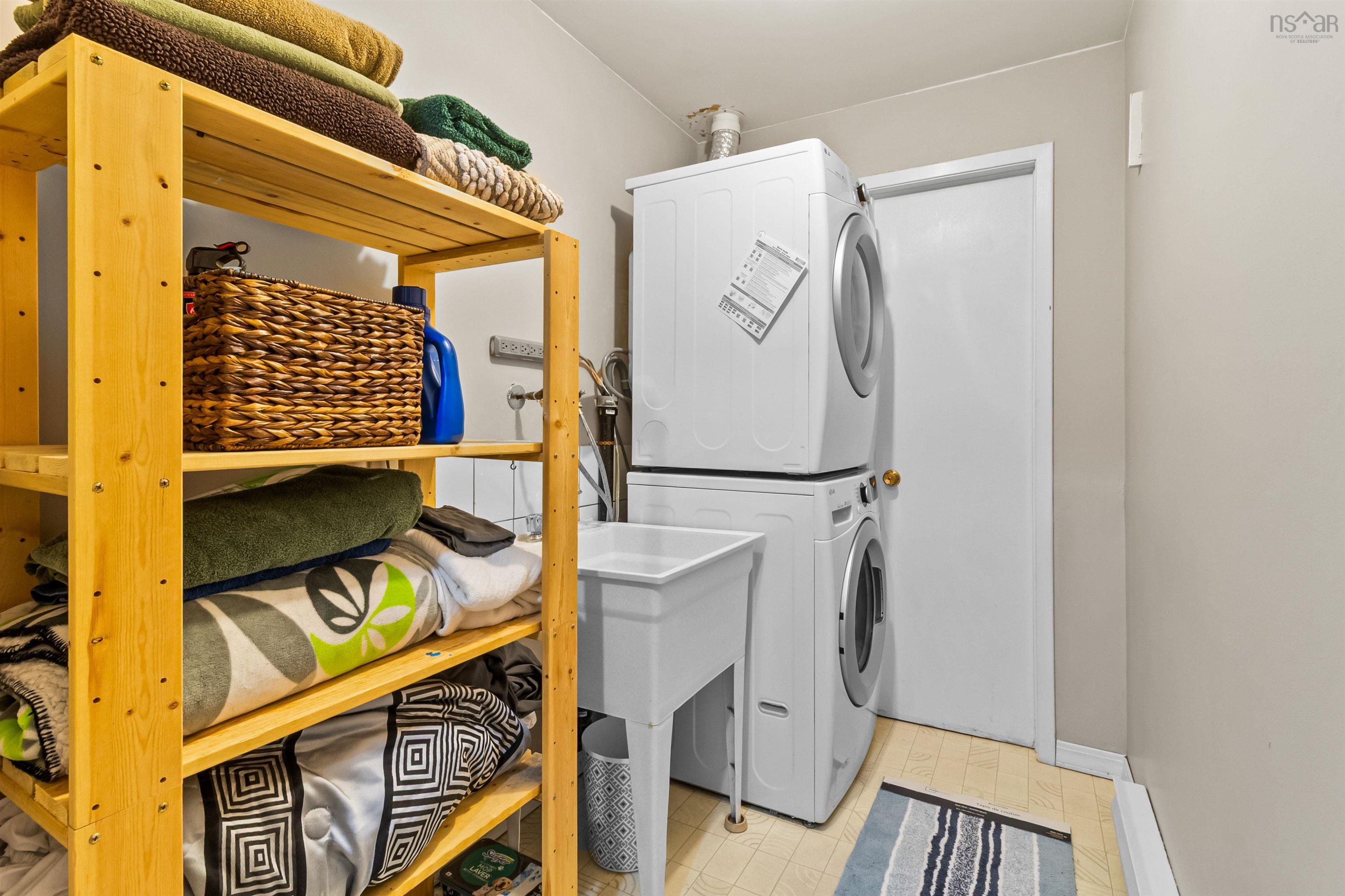 $999,900.00: 52 Stone Hedges Lane, Waverley