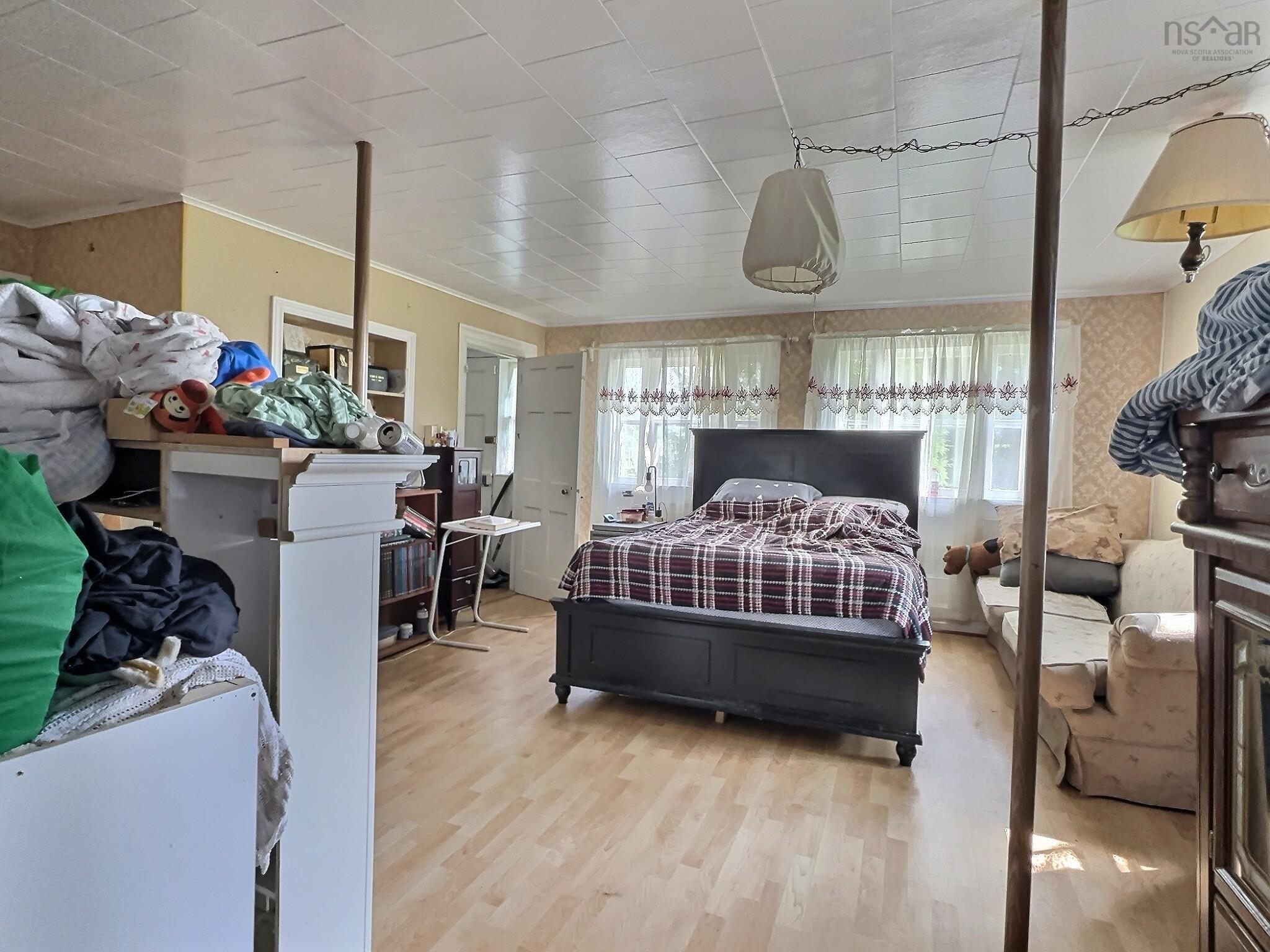 $199,000.00: 5588 204 Highway, Oxford