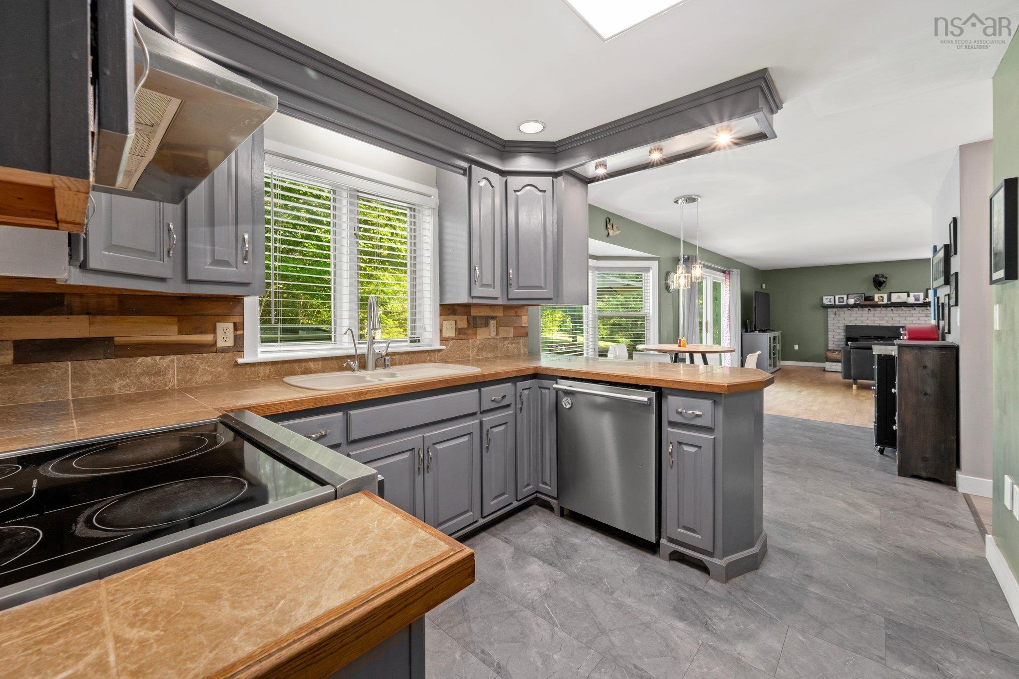 $689,000.00: 2 Frederick Avenue, Lakelands