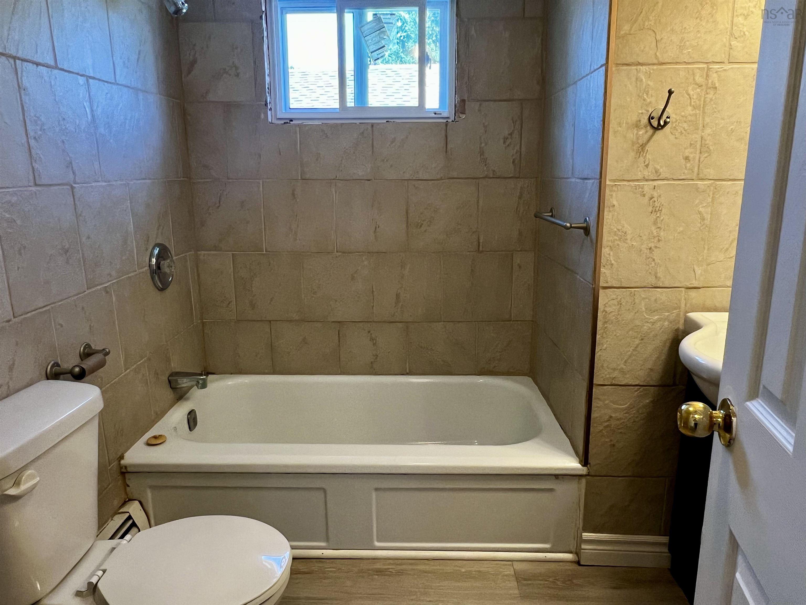 $169,400.00: 41 Coll Avenue, Stellarton