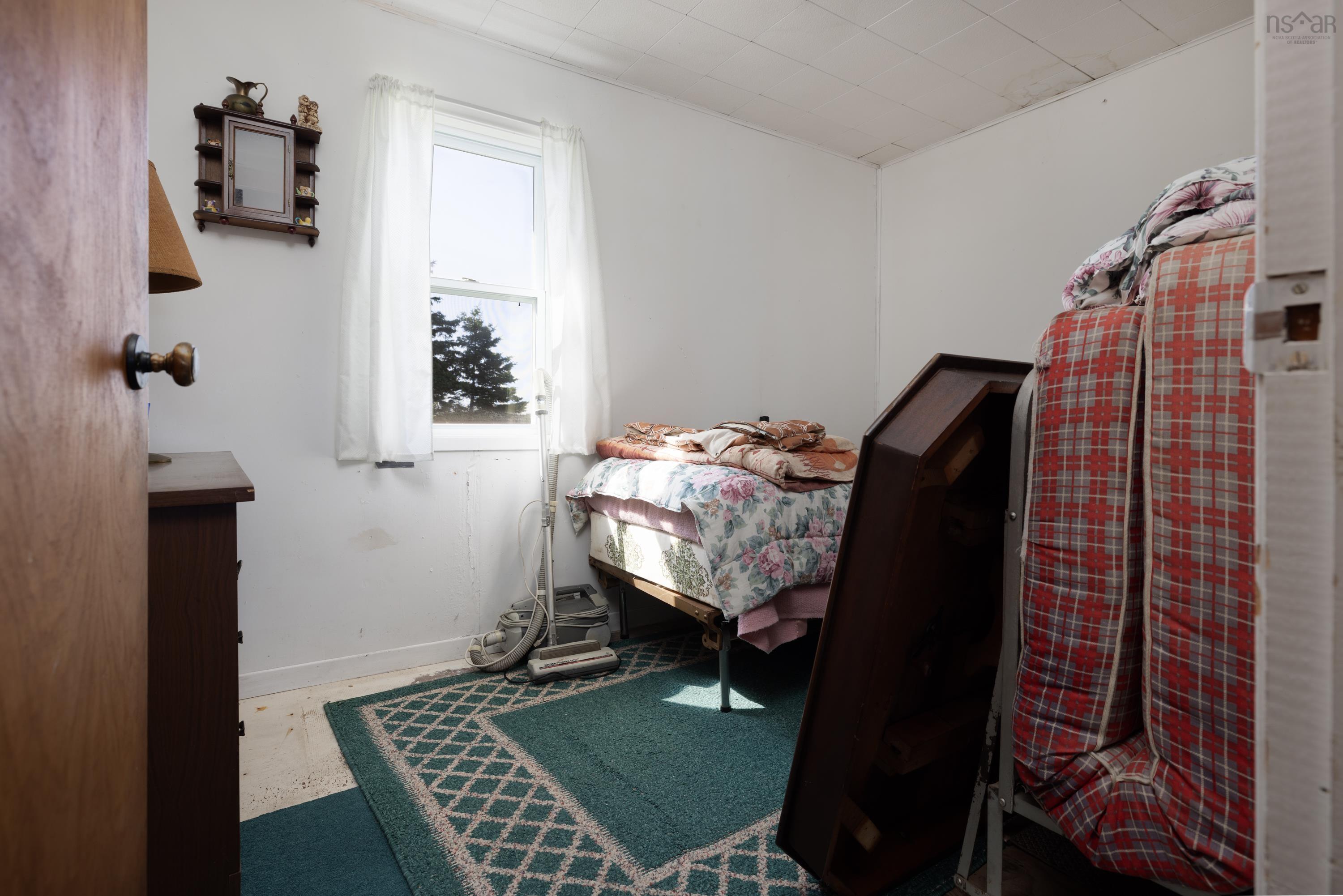 $489,900.00: 1916 Ostrea Lake Road, Ostrea Lake