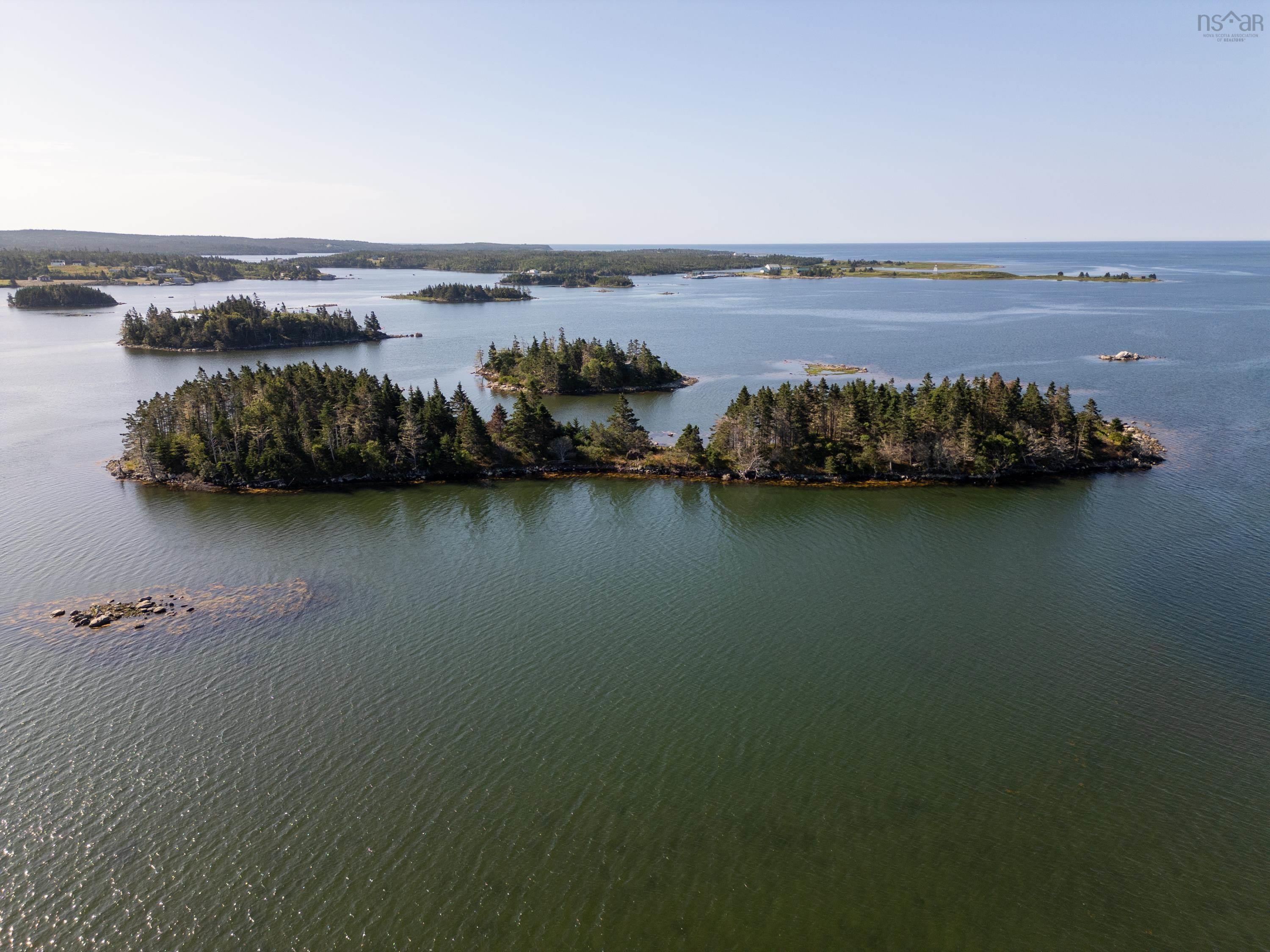 $489,900.00: 1916 Ostrea Lake Road, Ostrea Lake