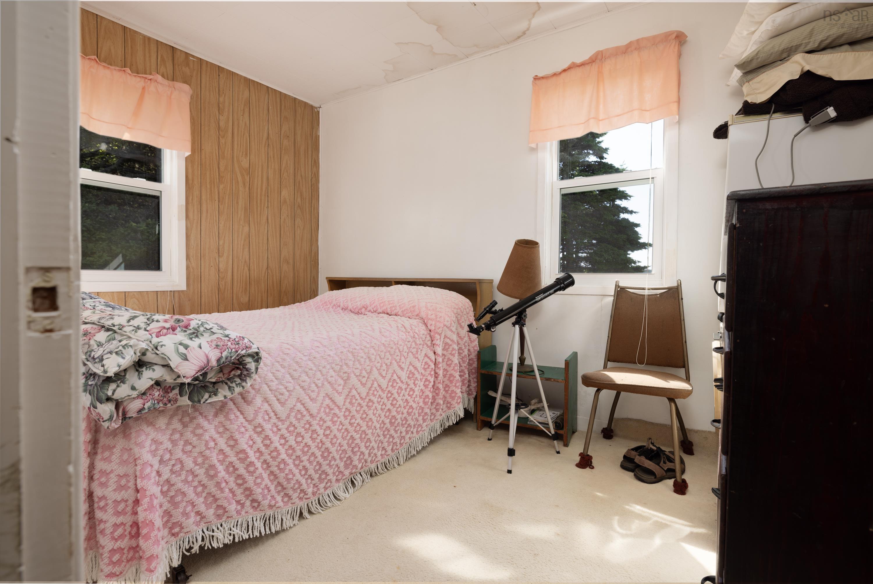 $489,900.00: 1916 Ostrea Lake Road, Ostrea Lake