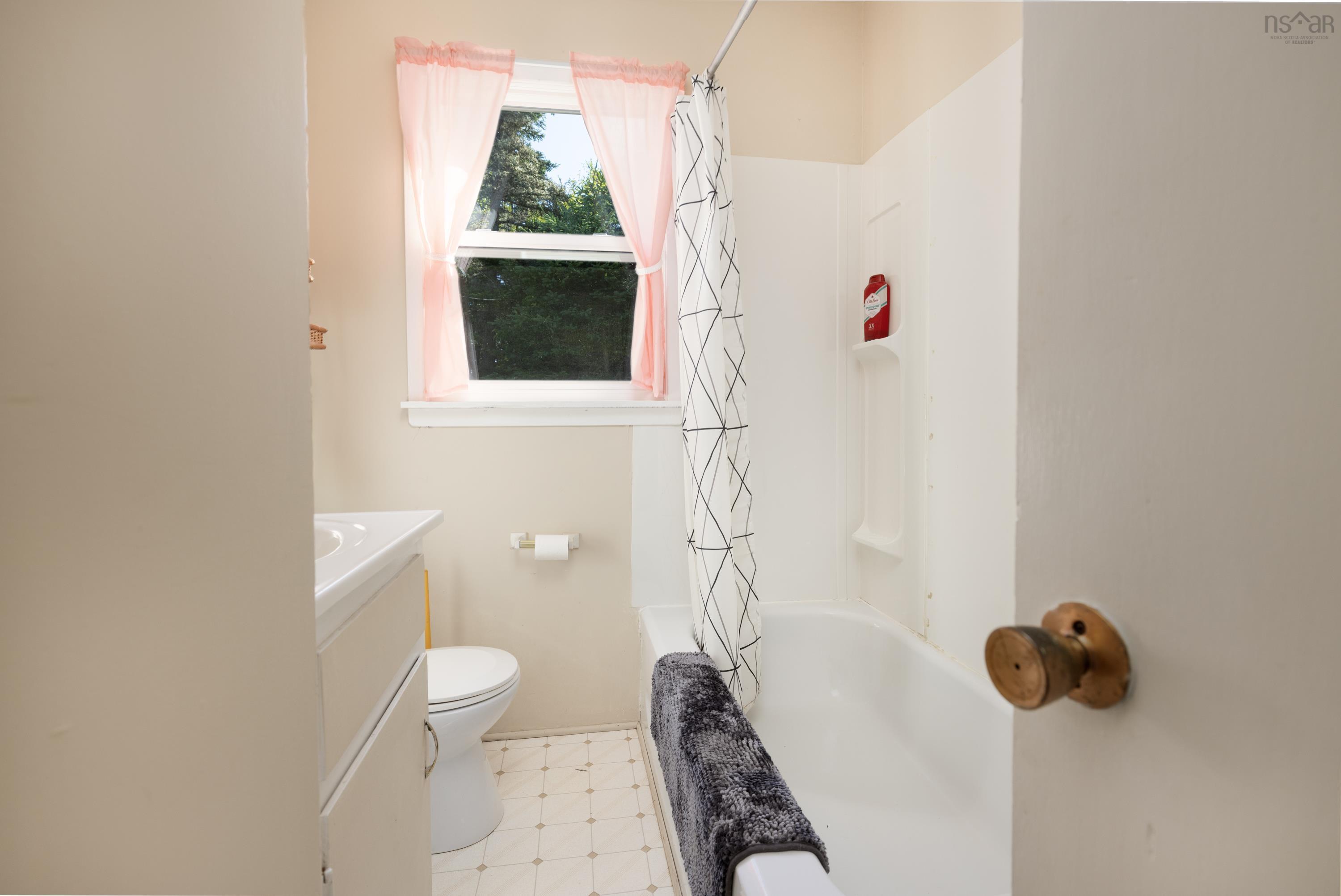 $489,900.00: 1916 Ostrea Lake Road, Ostrea Lake