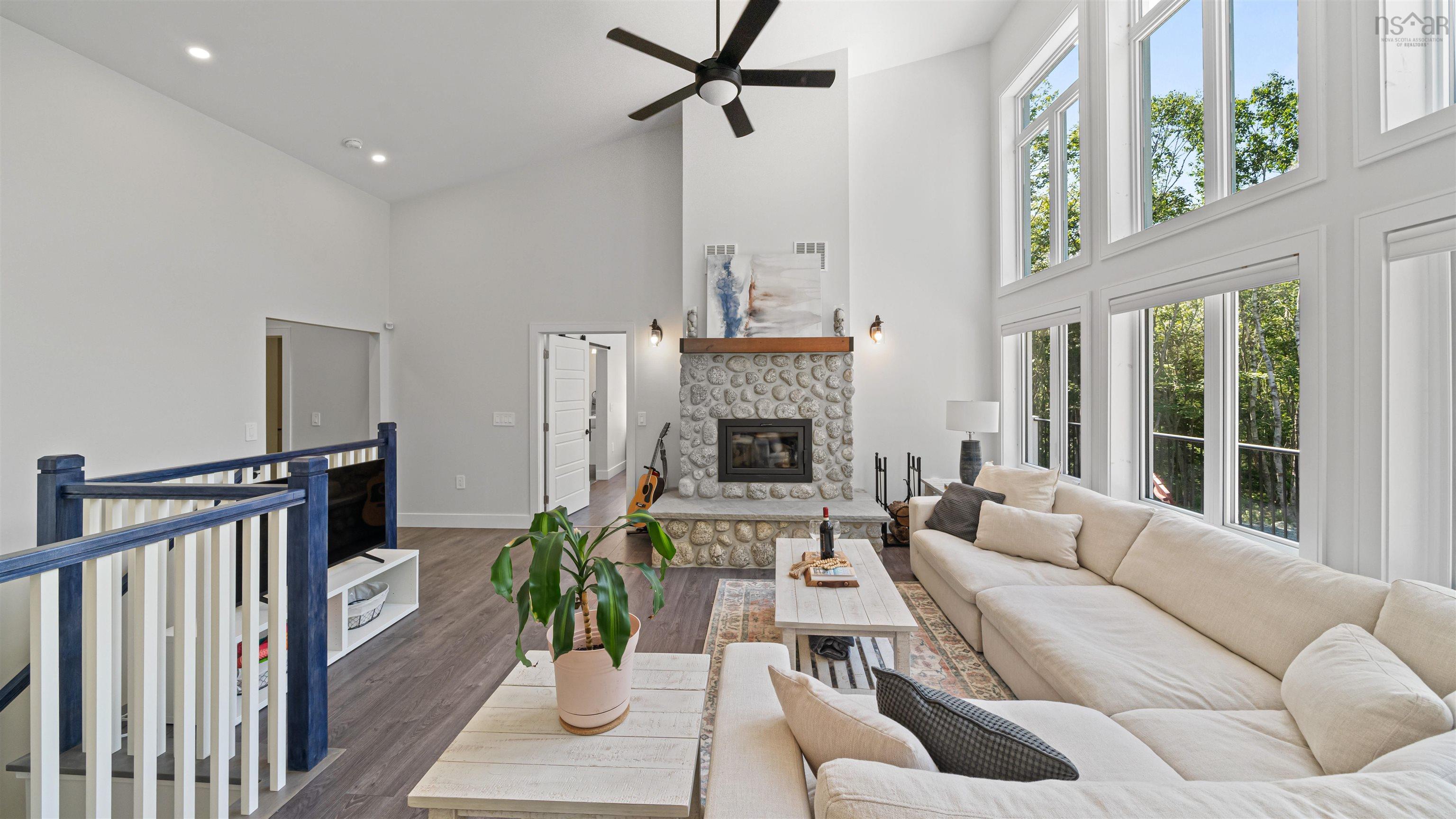 $799,900.00: 7 Spyglass Way, White Point
