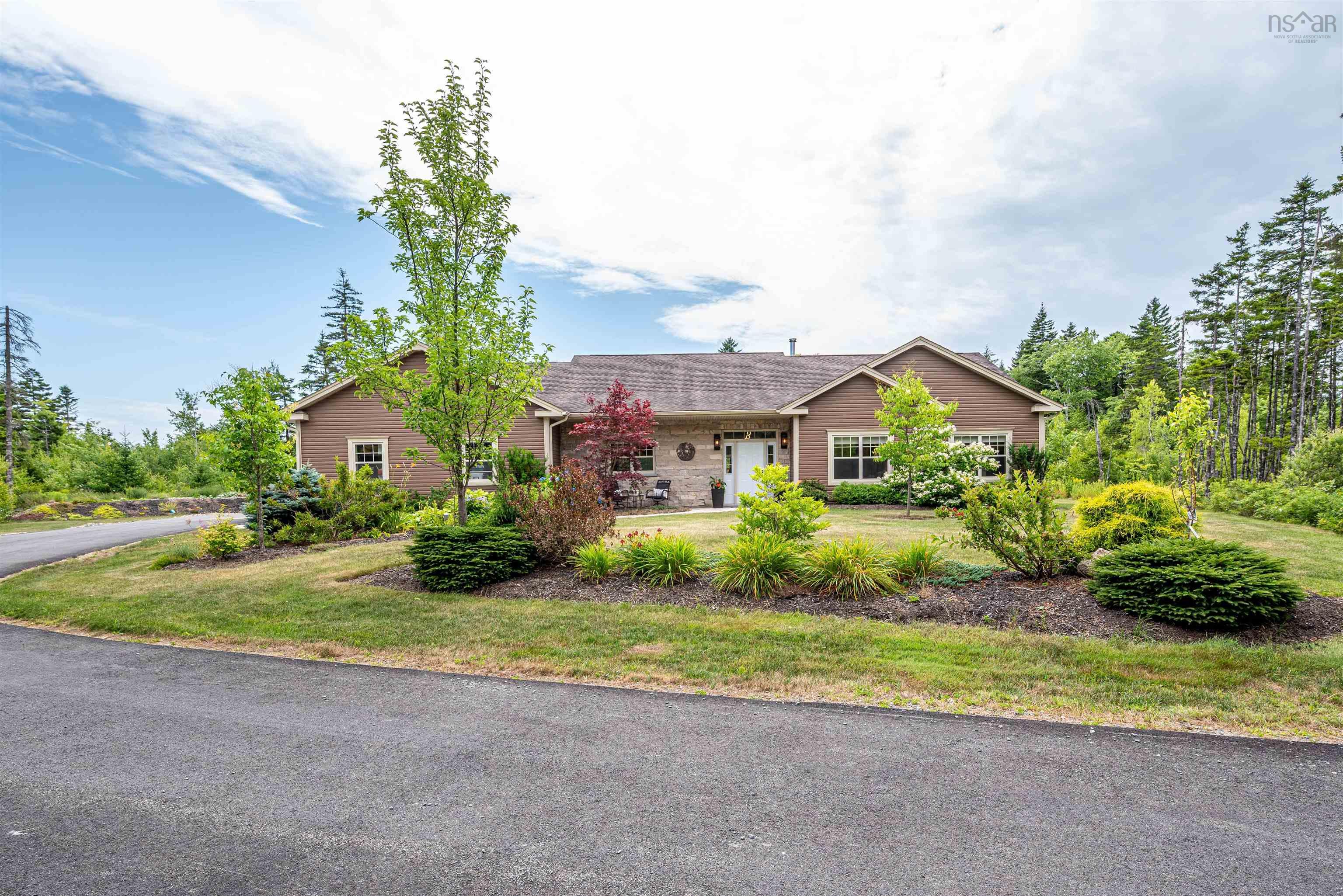 $839,900.00: 86 Newbury Road, Lucasville